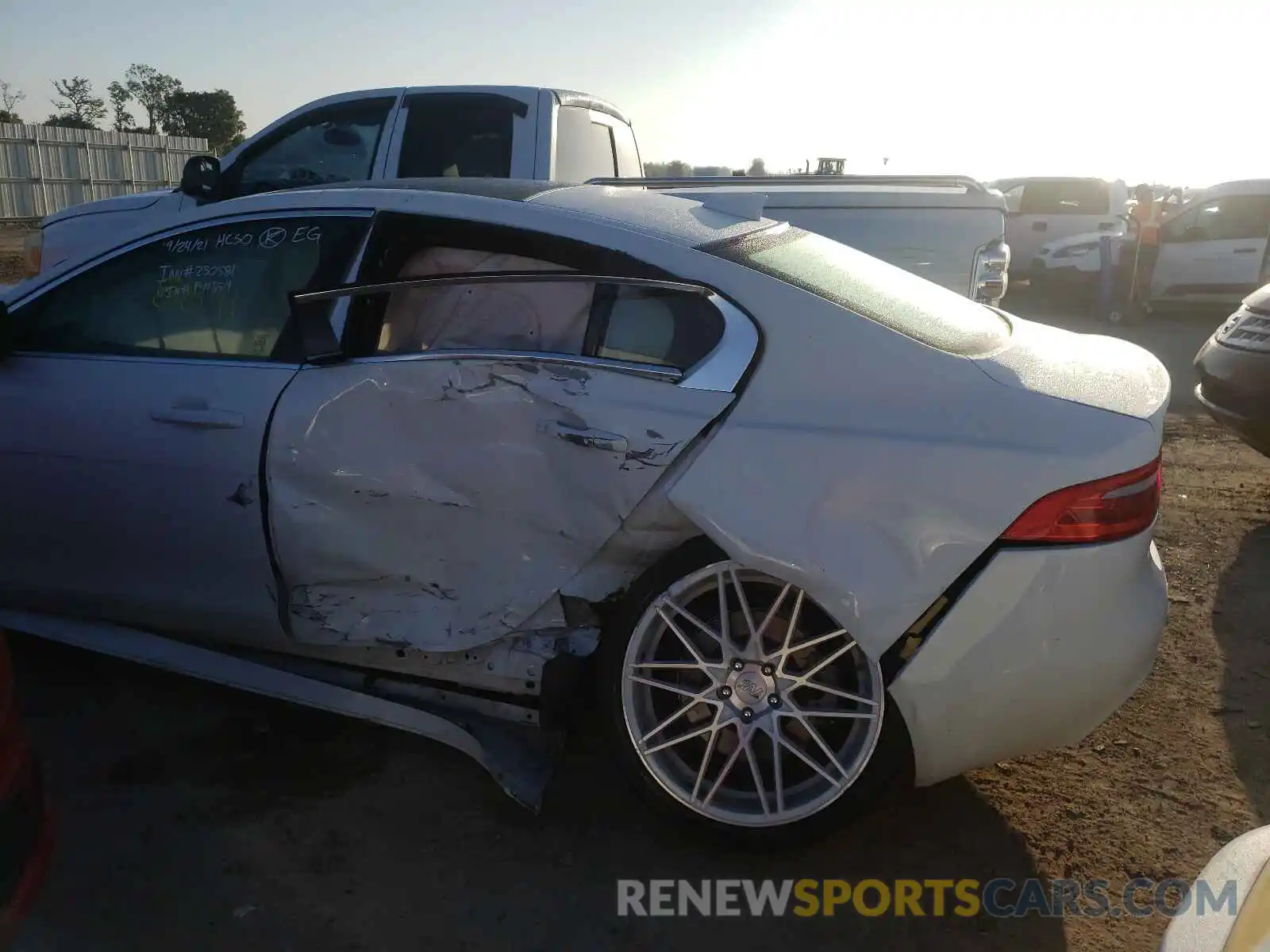 9 Photograph of a damaged car SAJAD4FX2KCP44559 JAGUAR XE 2019