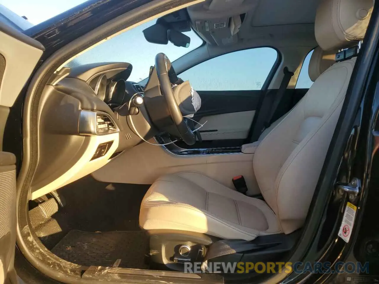 7 Photograph of a damaged car SAJAE4FX7KCP49494 JAGUAR XE 2019