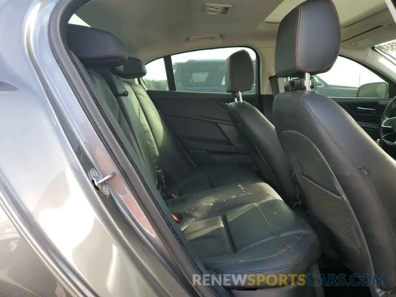 10 Photograph of a damaged car SAJAE4FXXKCP53992 JAGUAR XE 2019