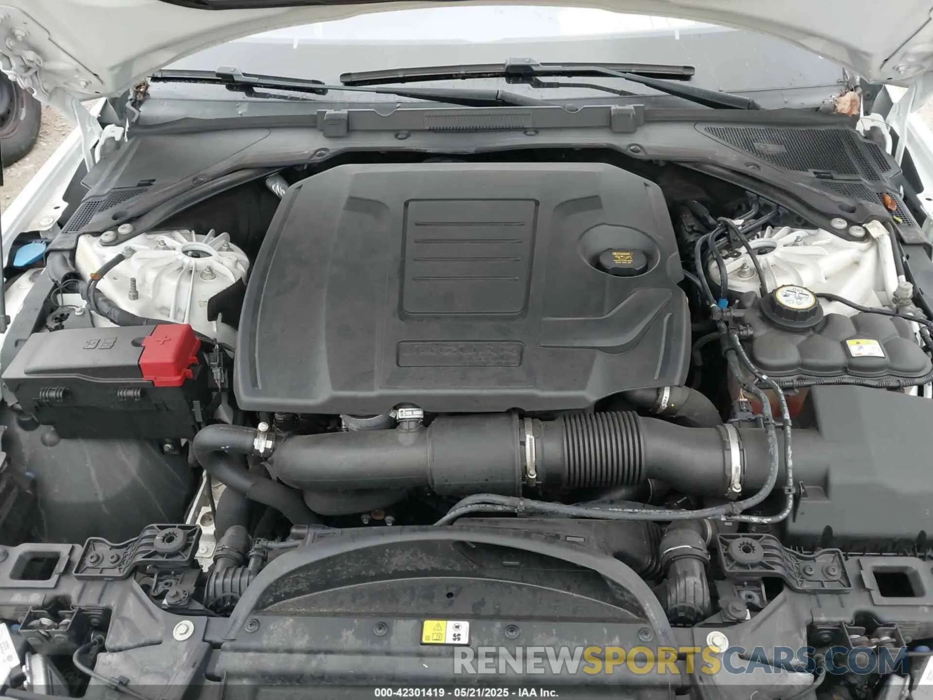 10 Photograph of a damaged car SAJAJ4FX7KCP44274 JAGUAR XE 2019