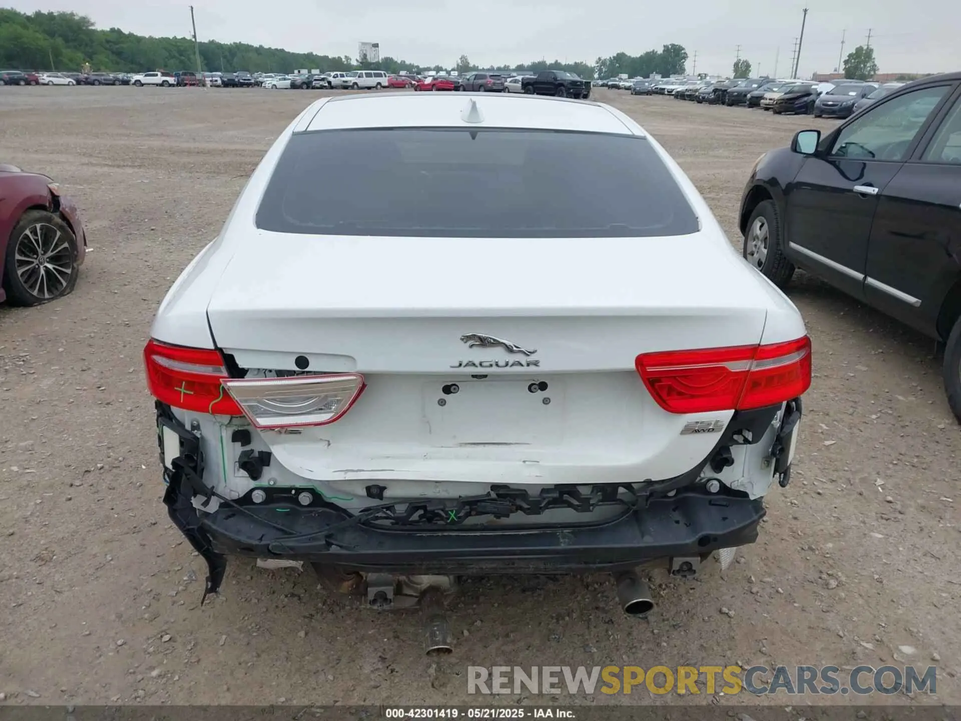 17 Photograph of a damaged car SAJAJ4FX7KCP44274 JAGUAR XE 2019