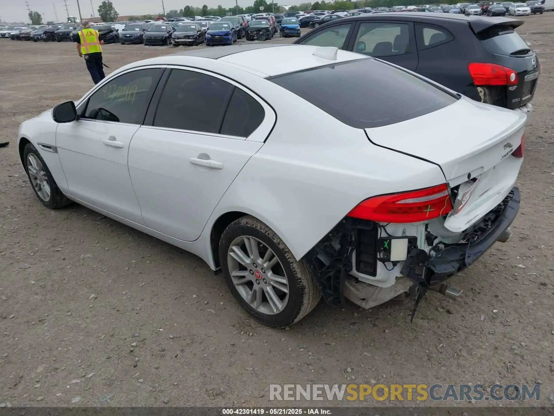 3 Photograph of a damaged car SAJAJ4FX7KCP44274 JAGUAR XE 2019