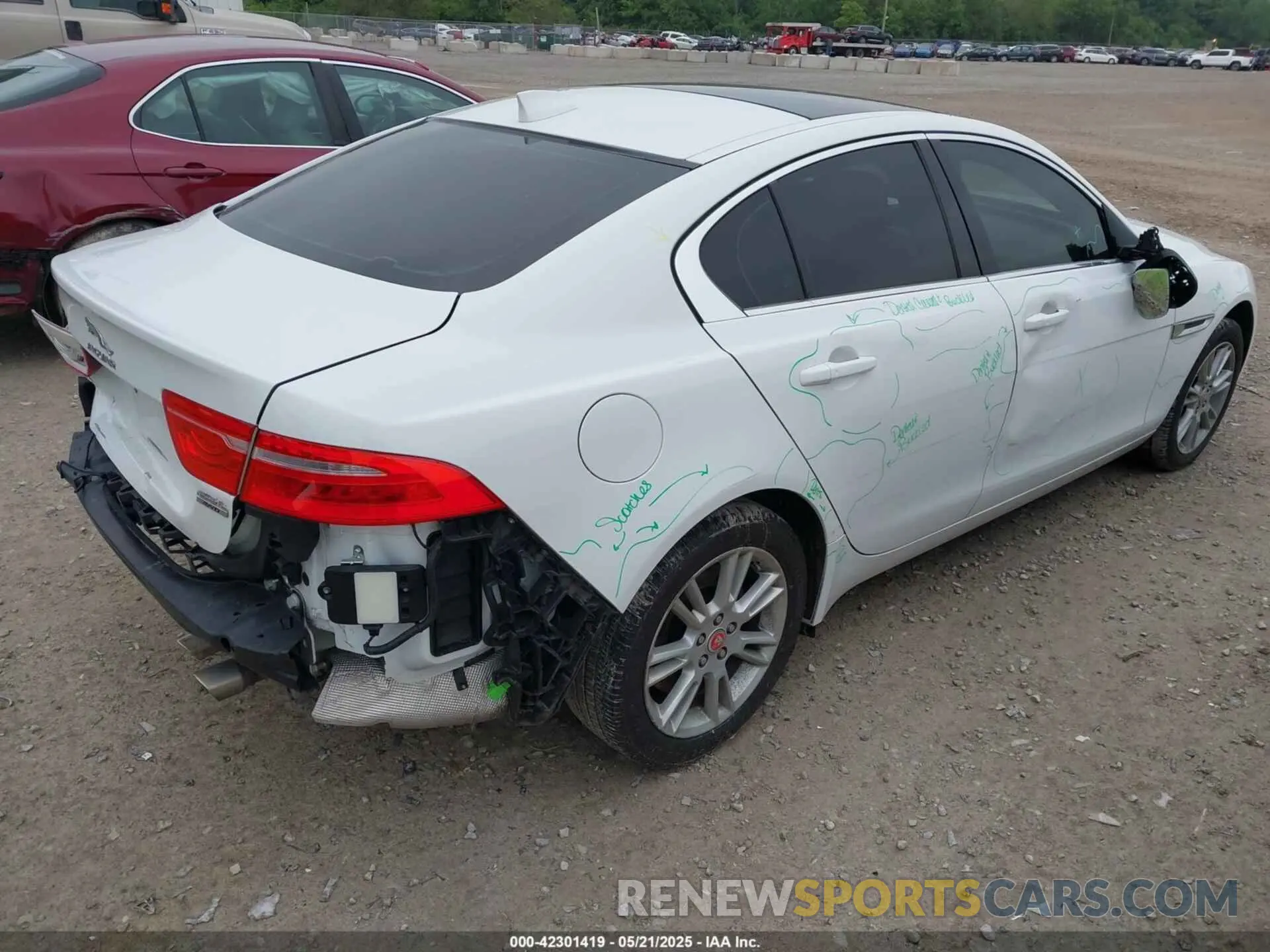 4 Photograph of a damaged car SAJAJ4FX7KCP44274 JAGUAR XE 2019