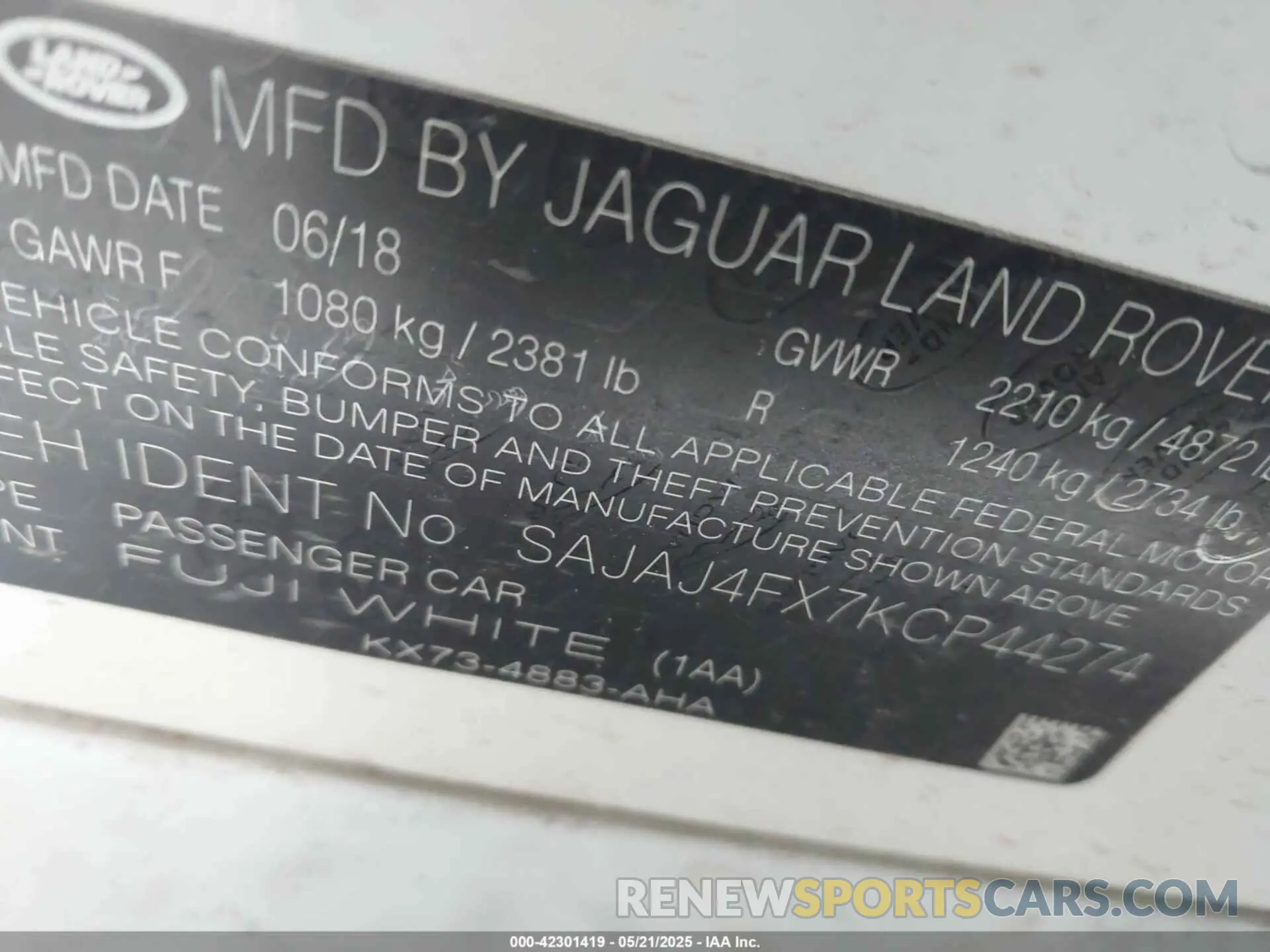 9 Photograph of a damaged car SAJAJ4FX7KCP44274 JAGUAR XE 2019