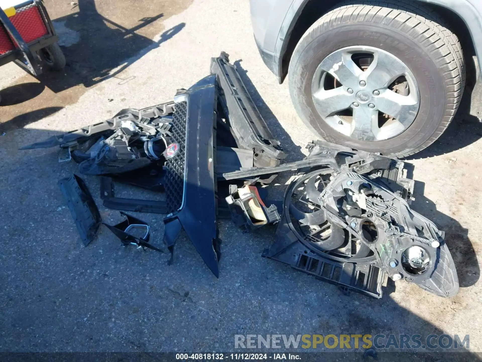 12 Photograph of a damaged car SAJAR4FX0KCP52791 JAGUAR XE 2019