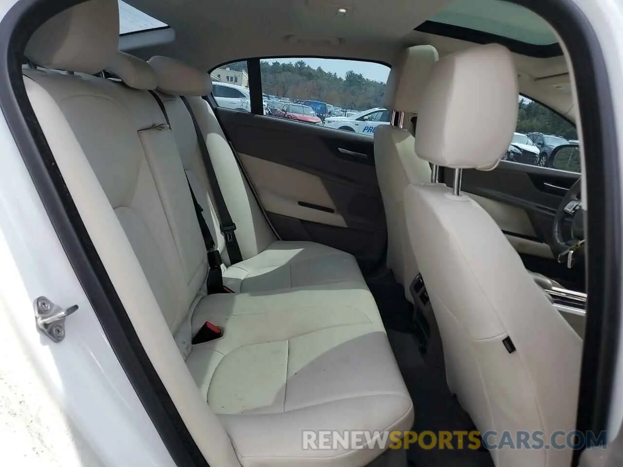 10 Photograph of a damaged car SAJAR4FX4KCP48324 JAGUAR XE 2019