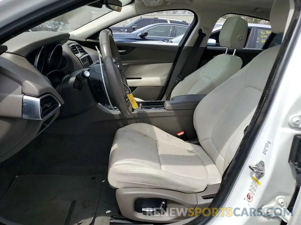 7 Photograph of a damaged car SAJAR4FX4KCP48324 JAGUAR XE 2019