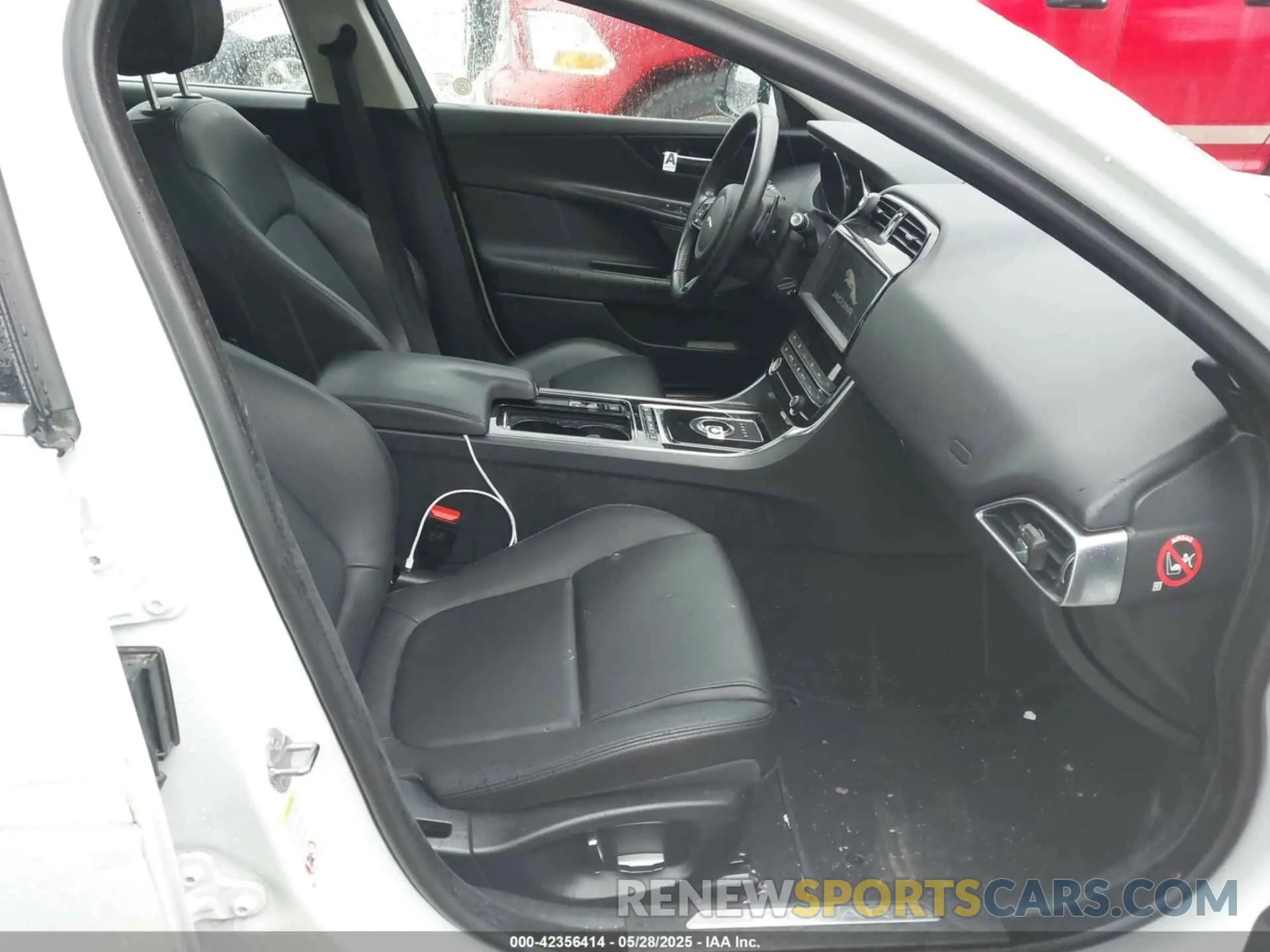 5 Photograph of a damaged car SAJAR4FX5KCP52589 JAGUAR XE 2019