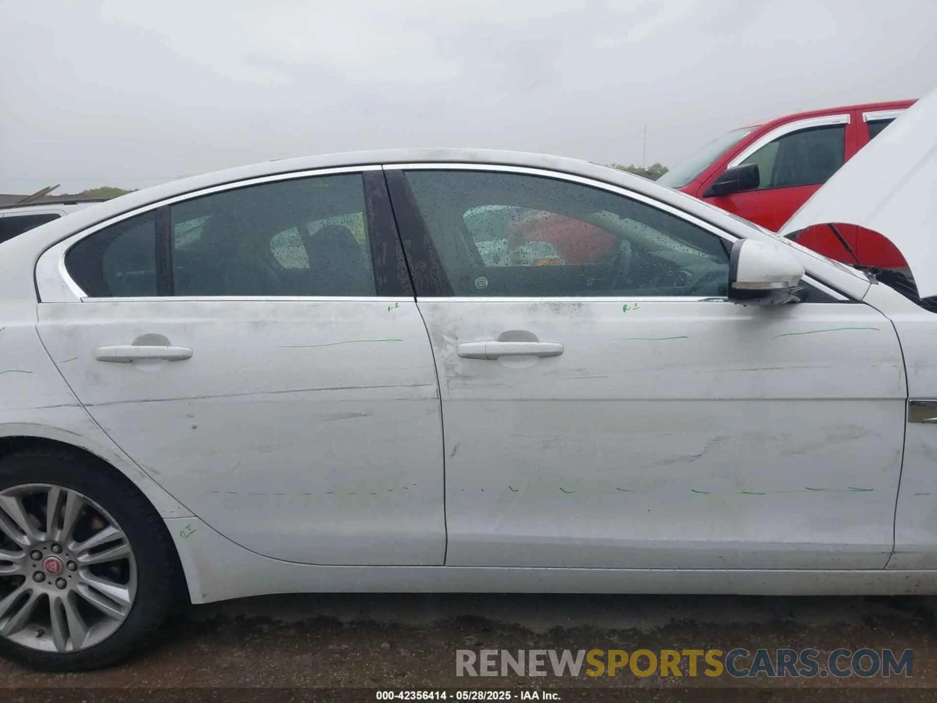 6 Photograph of a damaged car SAJAR4FX5KCP52589 JAGUAR XE 2019