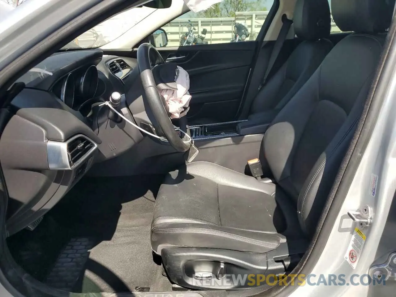 7 Photograph of a damaged car SAJAR4FX6KCP49670 JAGUAR XE 2019