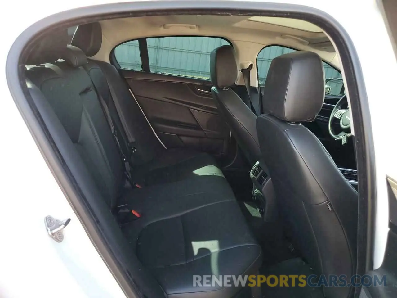 10 Photograph of a damaged car SAJAR4FX8KCP52067 JAGUAR XE 2019