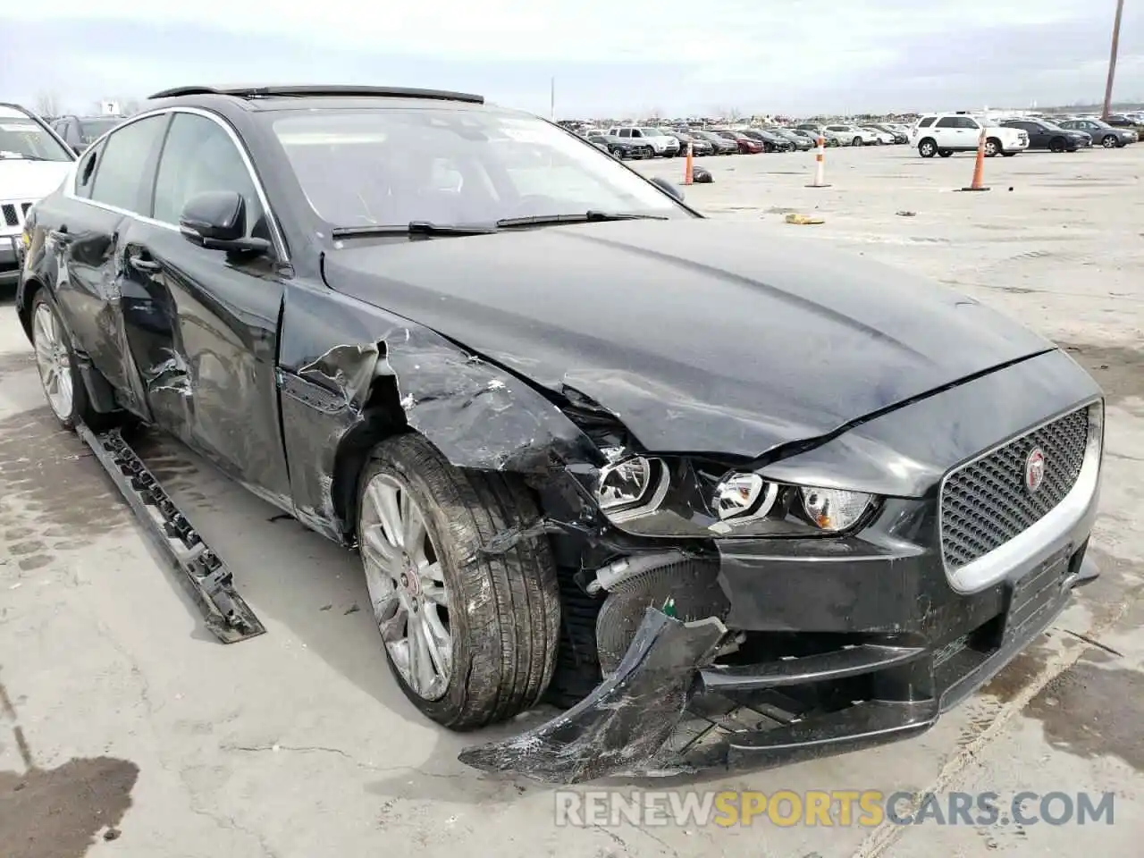 1 Photograph of a damaged car SAJAR4FX8KCP52506 JAGUAR XE 2019