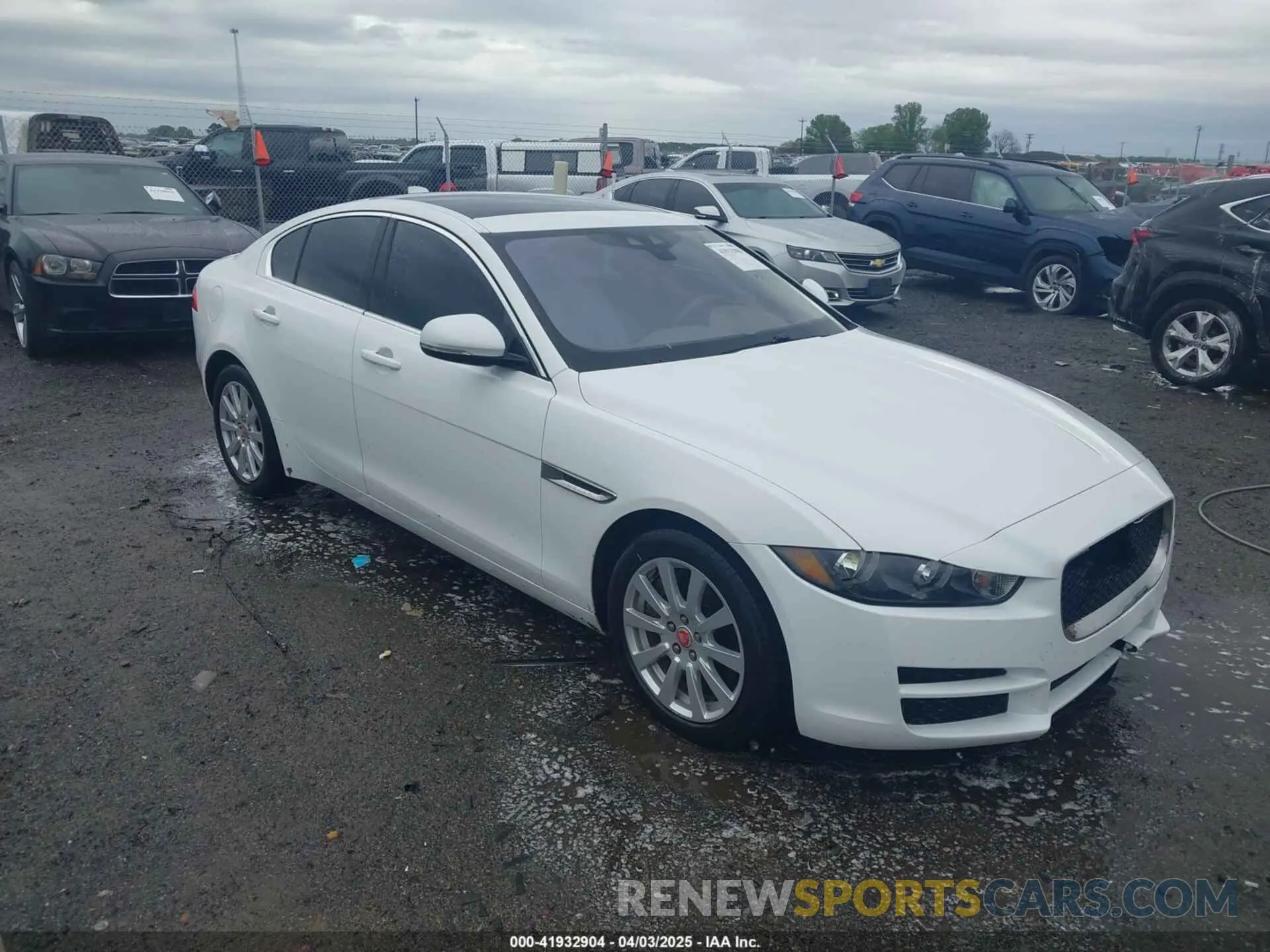1 Photograph of a damaged car SAJAR4FX9KCP48142 JAGUAR XE 2019