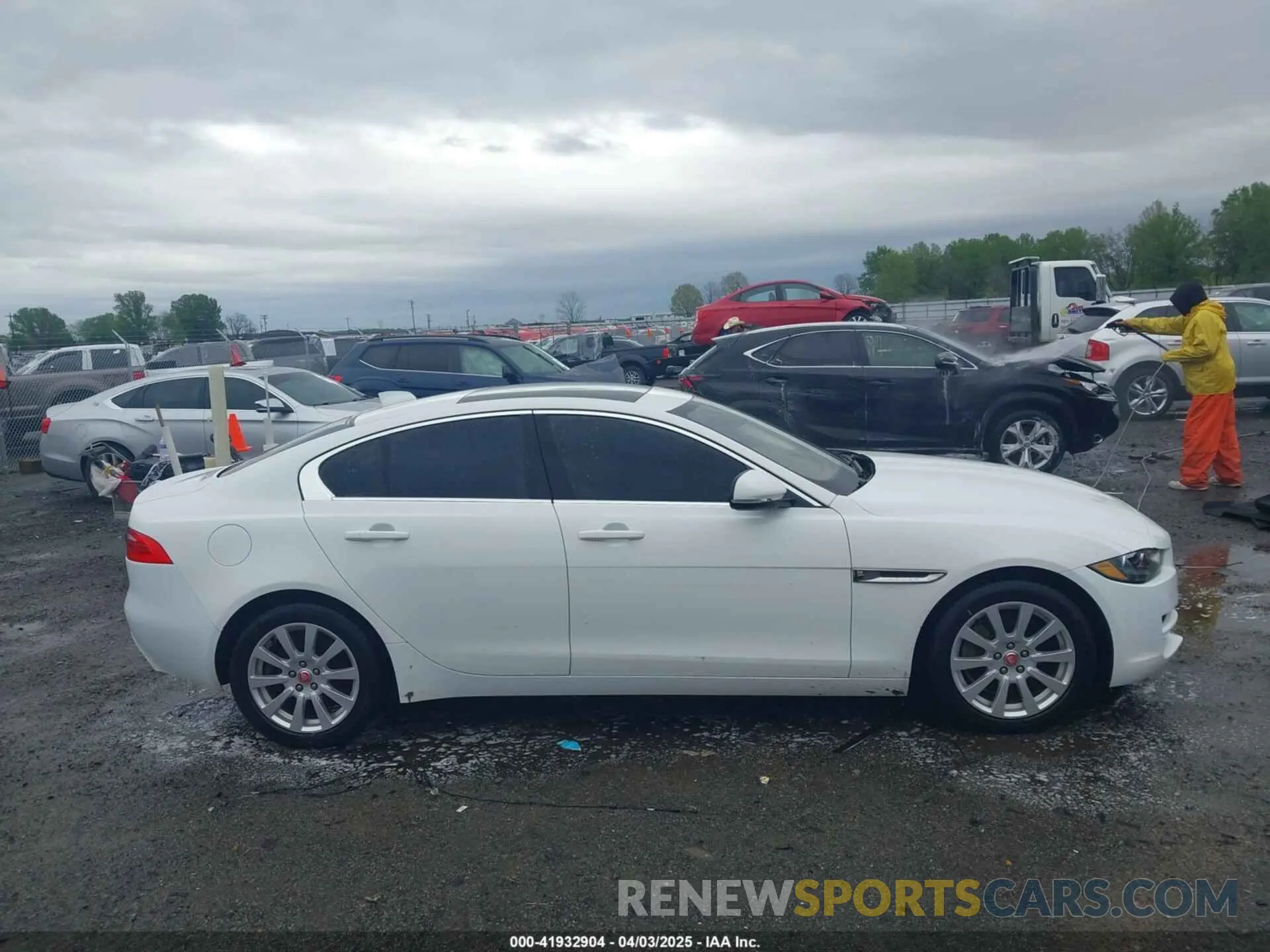 13 Photograph of a damaged car SAJAR4FX9KCP48142 JAGUAR XE 2019