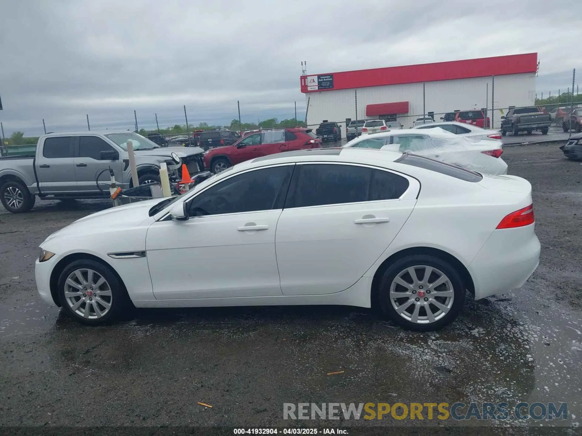14 Photograph of a damaged car SAJAR4FX9KCP48142 JAGUAR XE 2019