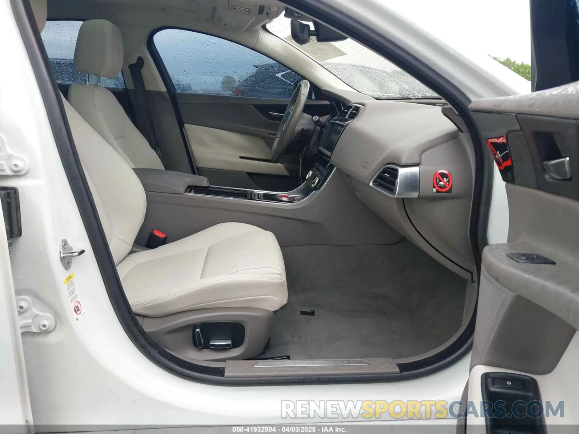 5 Photograph of a damaged car SAJAR4FX9KCP48142 JAGUAR XE 2019