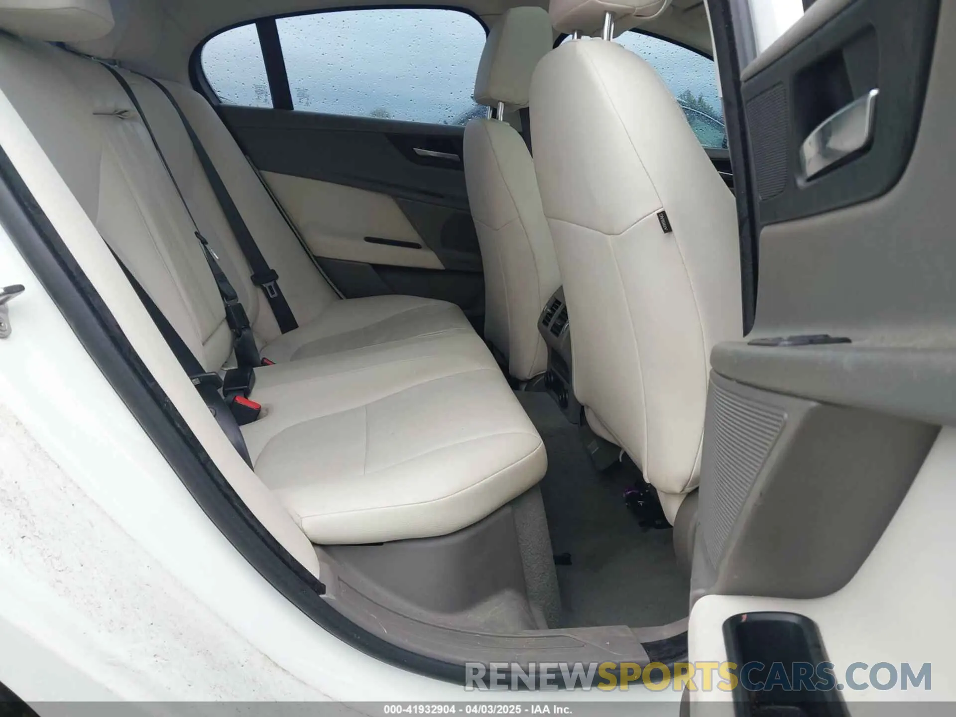 8 Photograph of a damaged car SAJAR4FX9KCP48142 JAGUAR XE 2019