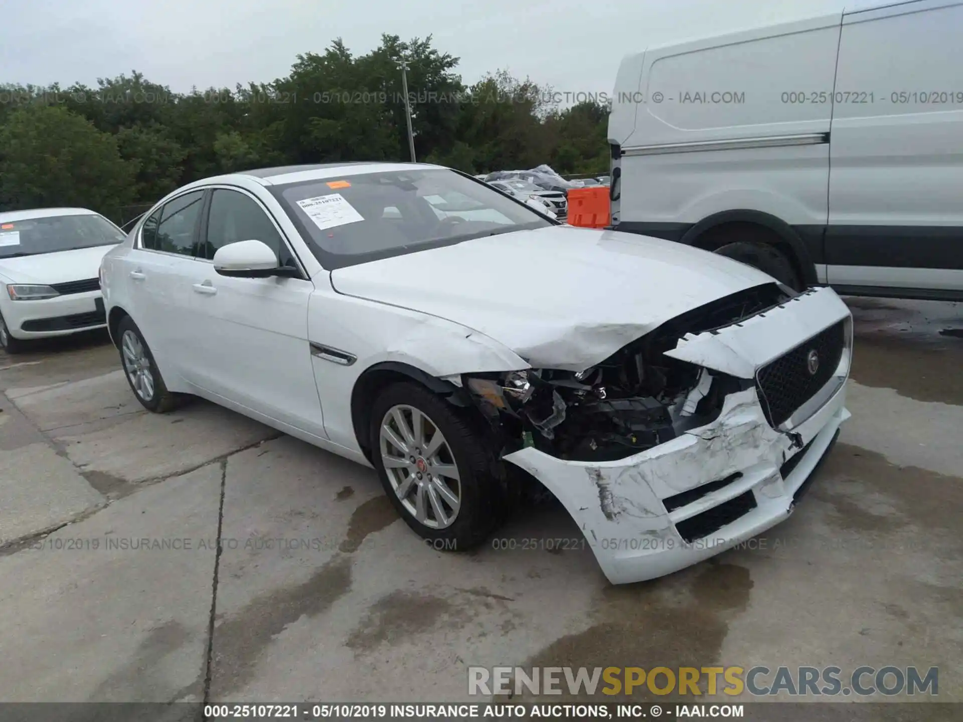 1 Photograph of a damaged car SAJAS4FX2KCP49069 JAGUAR XE 2019