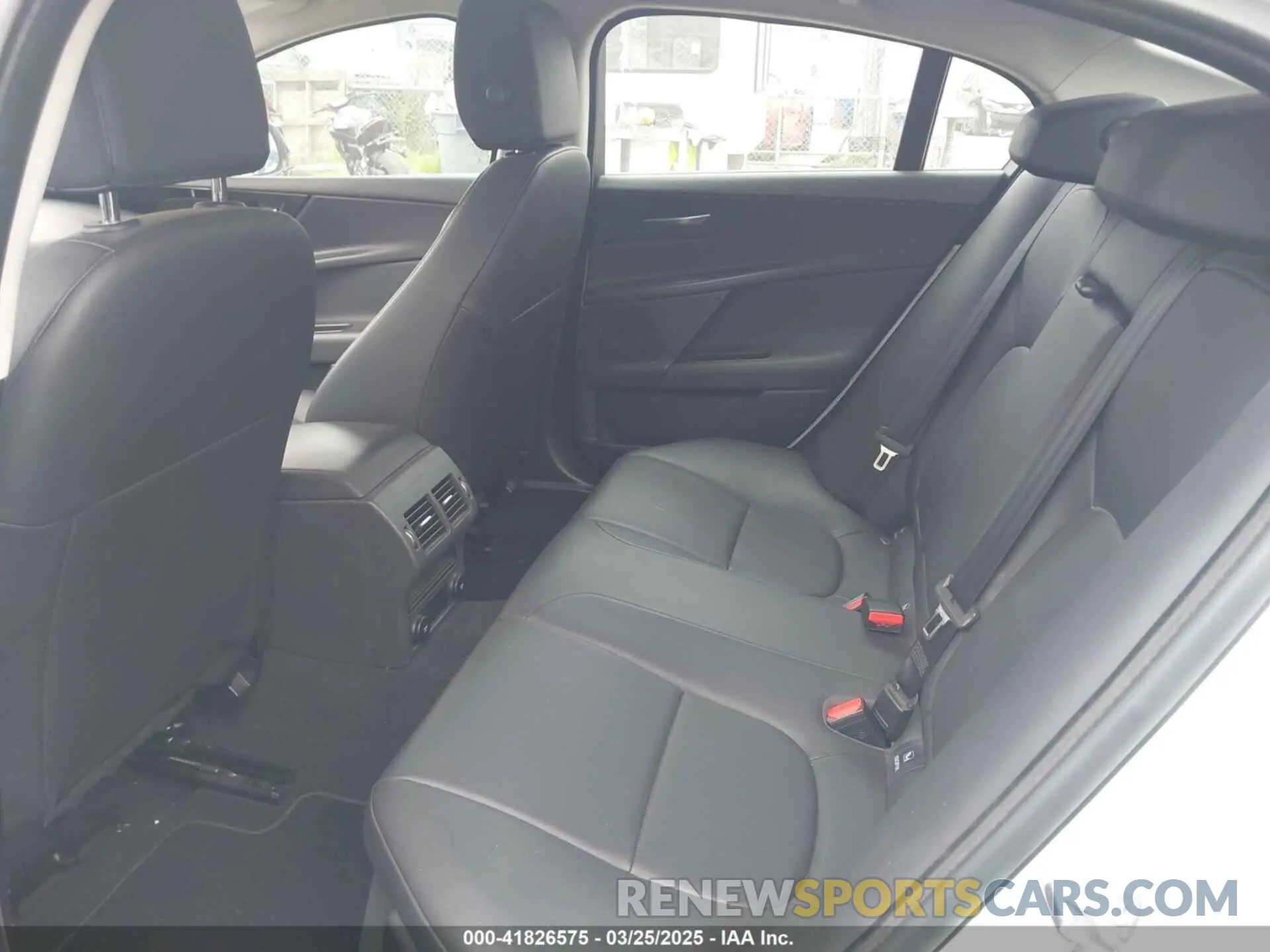8 Photograph of a damaged car SAJAS4FX3KCP52756 JAGUAR XE 2019