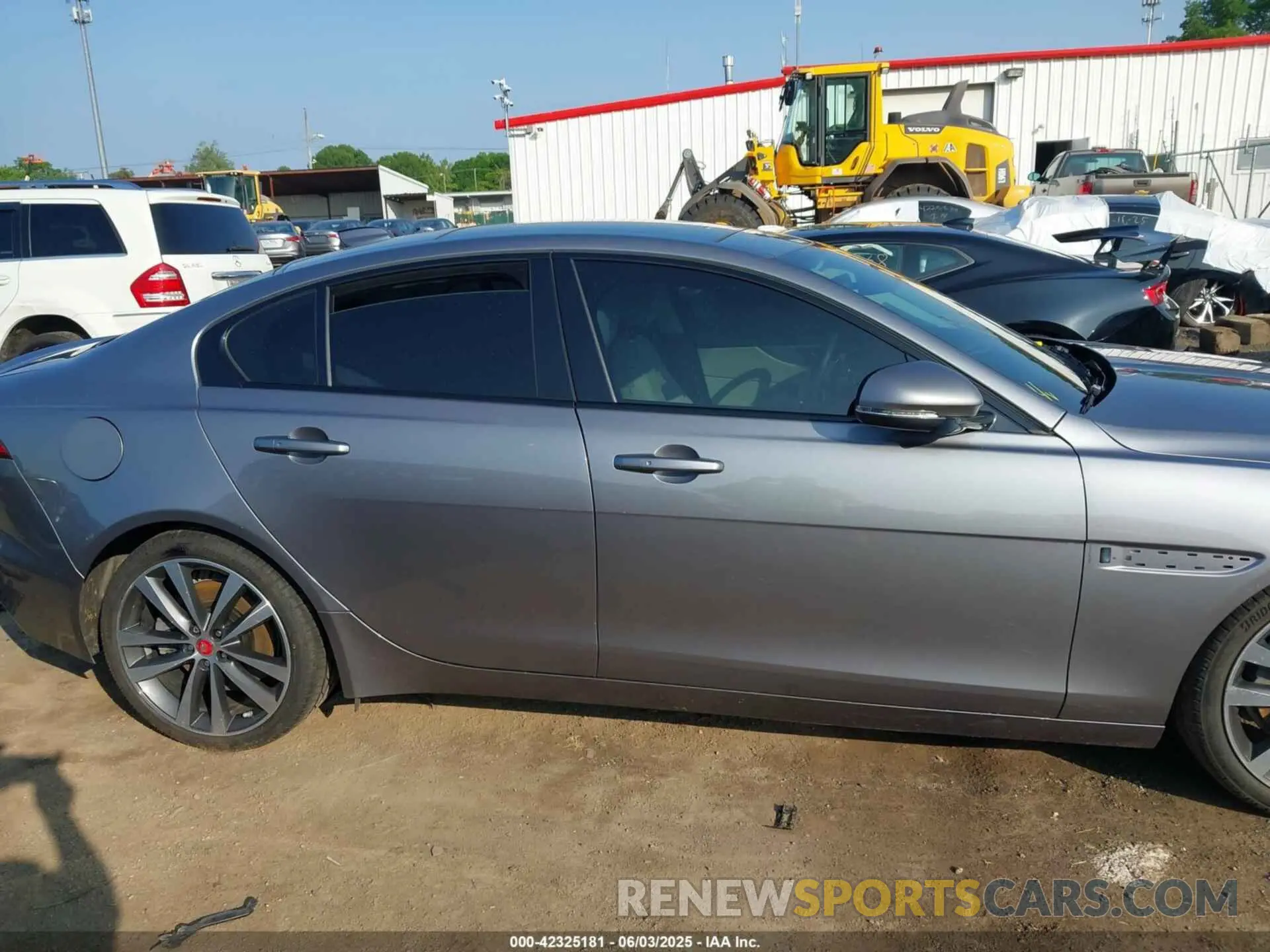14 Photograph of a damaged car SAJAE4FX6LCP63646 JAGUAR XE 2020