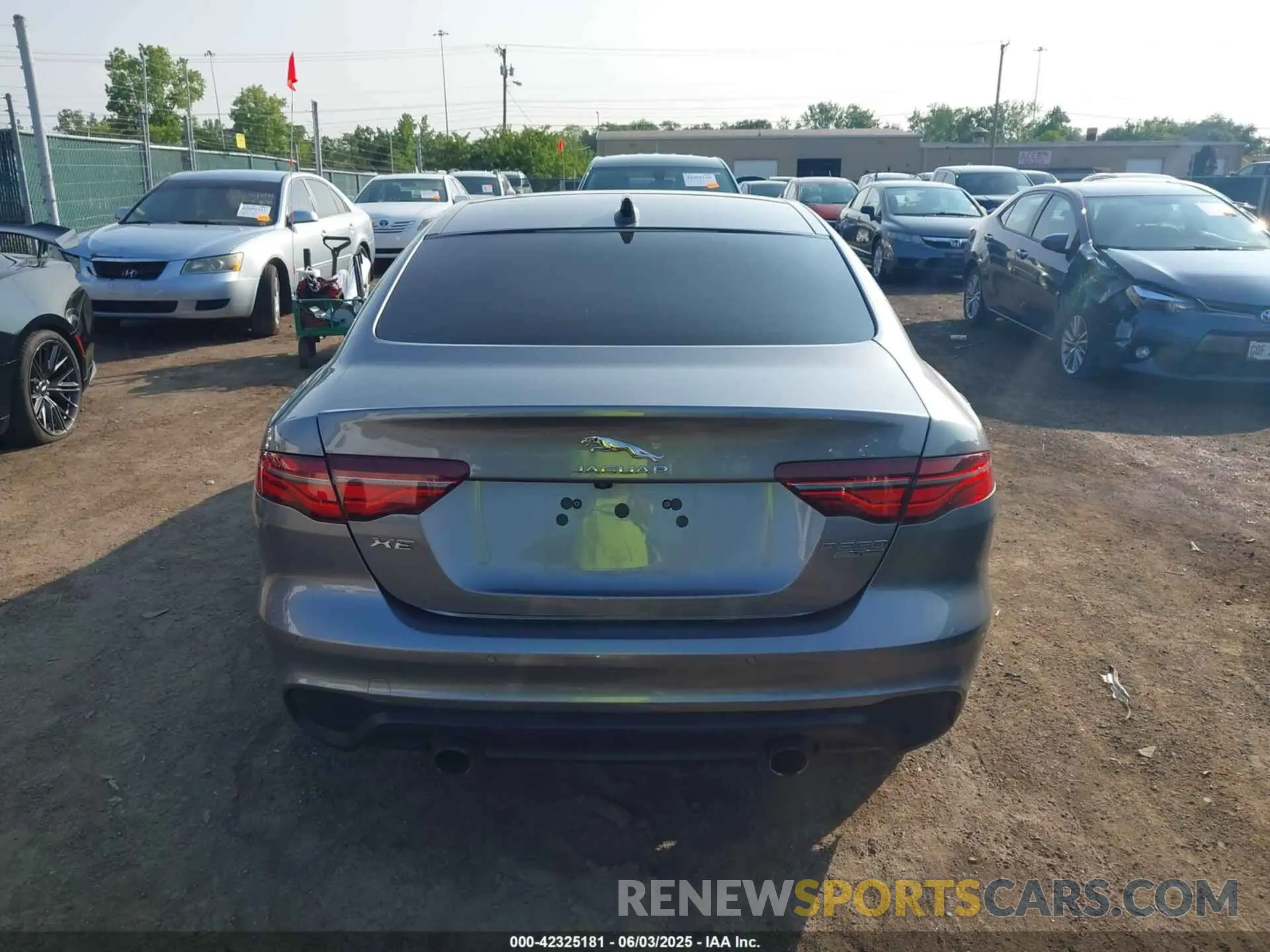 17 Photograph of a damaged car SAJAE4FX6LCP63646 JAGUAR XE 2020