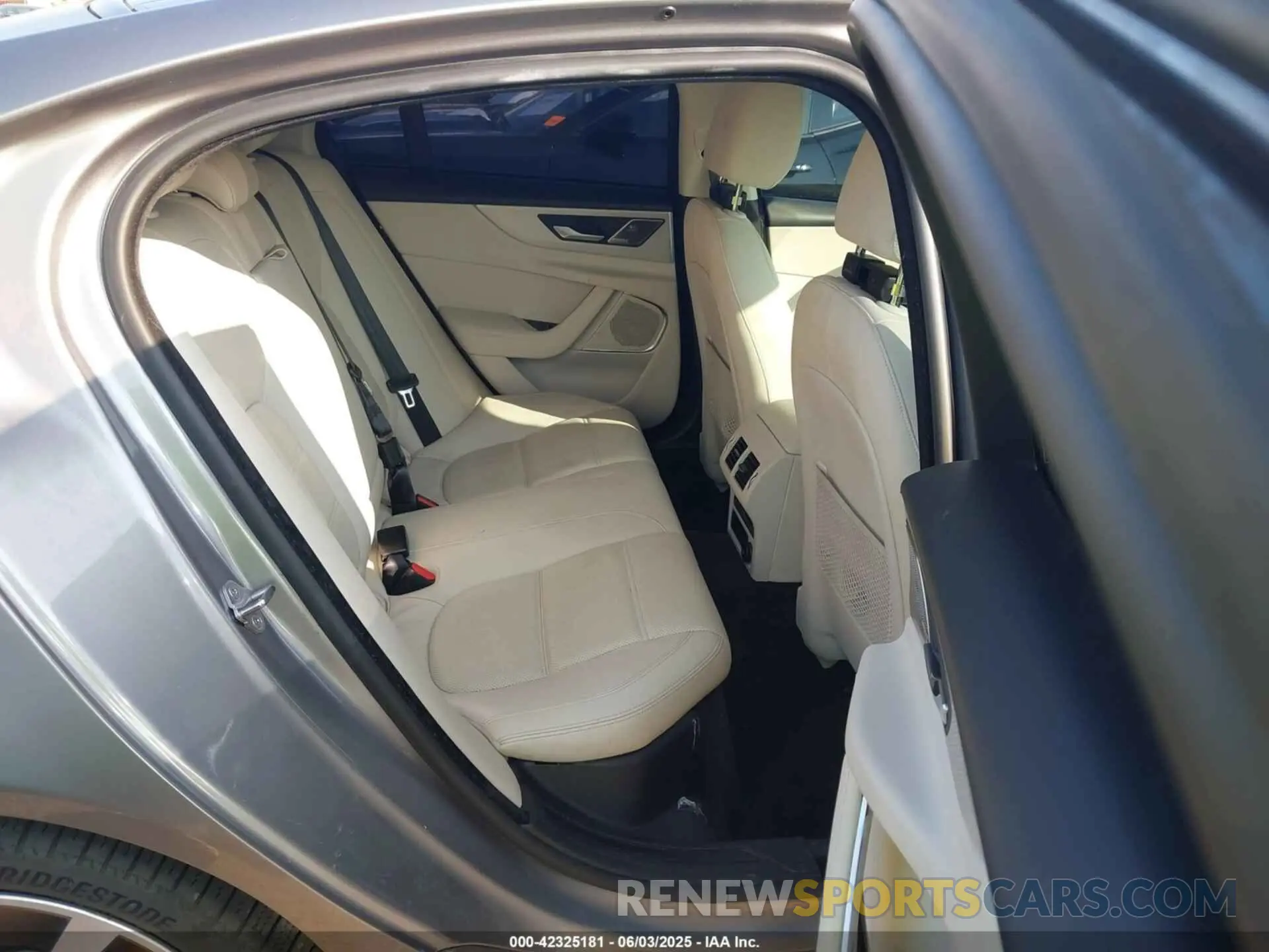 8 Photograph of a damaged car SAJAE4FX6LCP63646 JAGUAR XE 2020