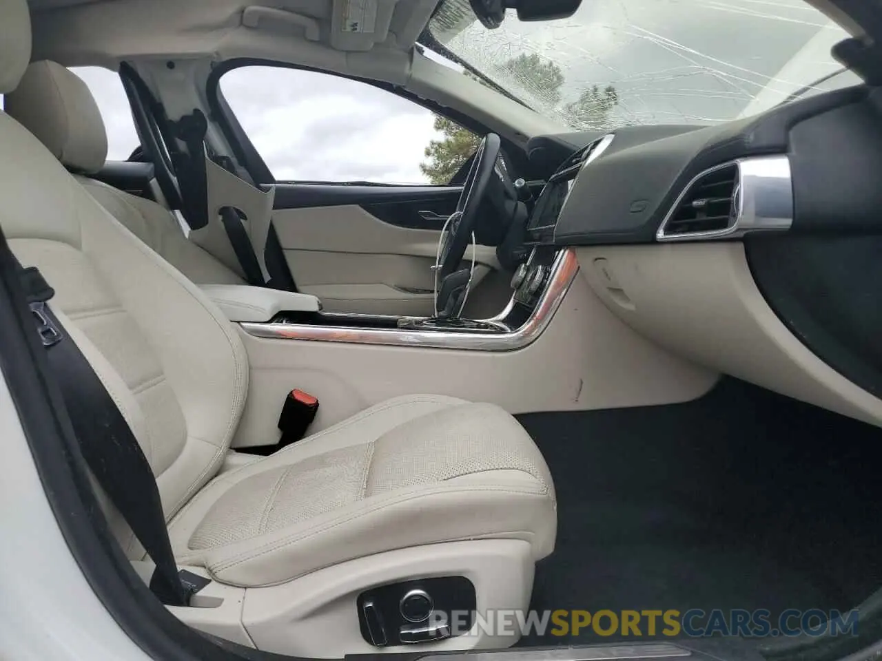 7 Photograph of a damaged car SAJAE4FXXLCP64525 JAGUAR XE 2020