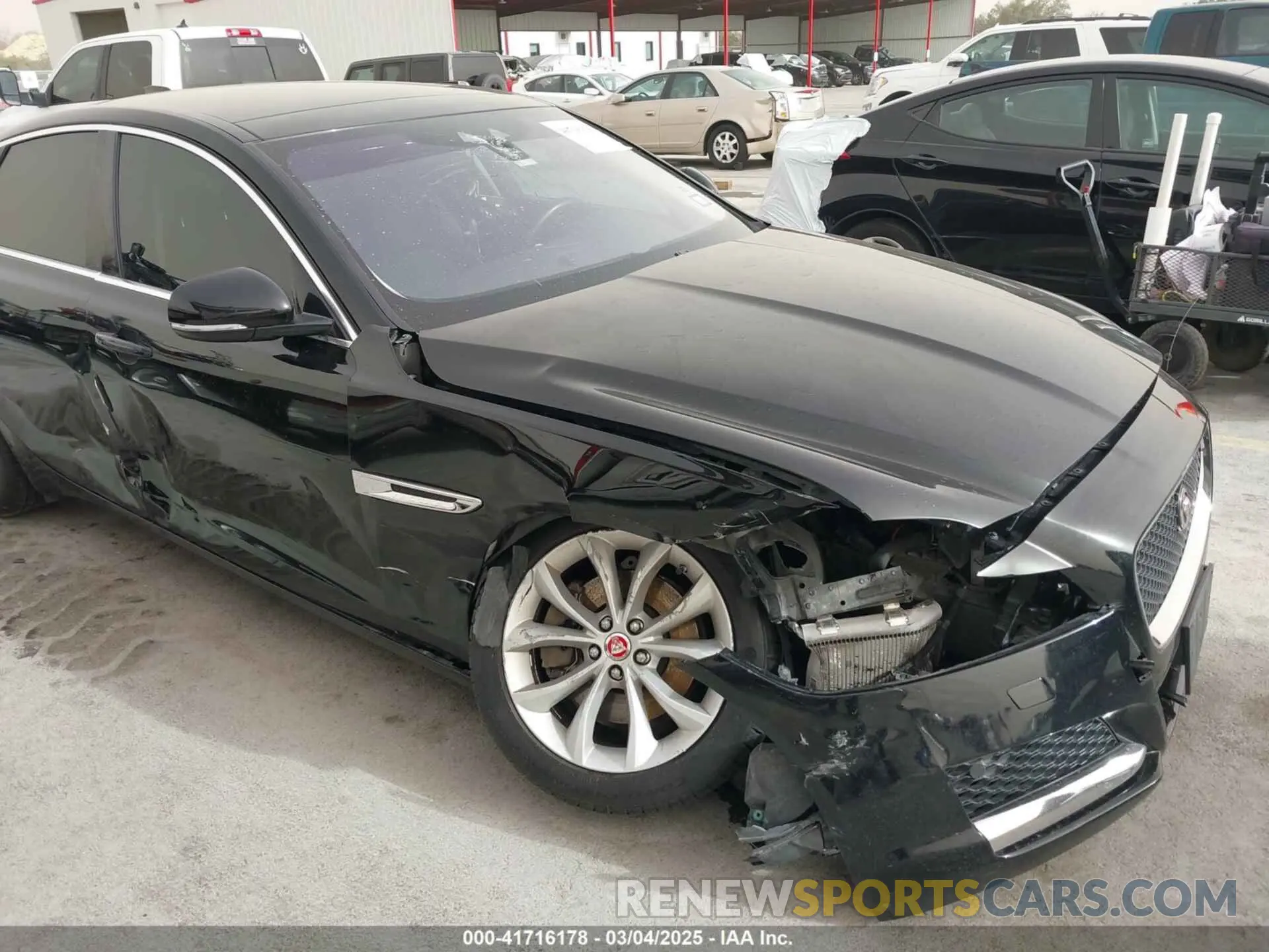 18 Photograph of a damaged car SAJBD4FX4KCY79210 JAGUAR XF 2019