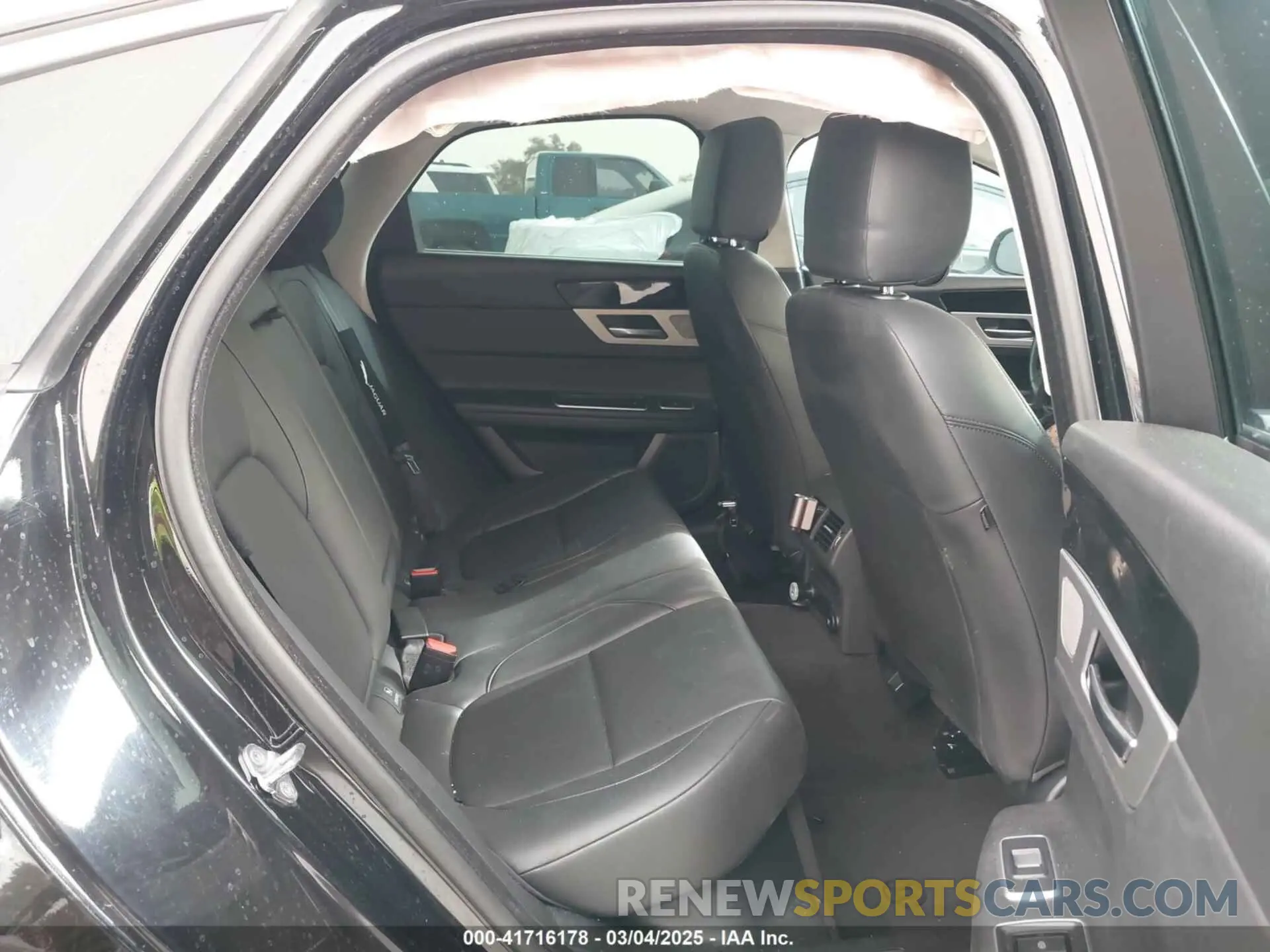 8 Photograph of a damaged car SAJBD4FX4KCY79210 JAGUAR XF 2019