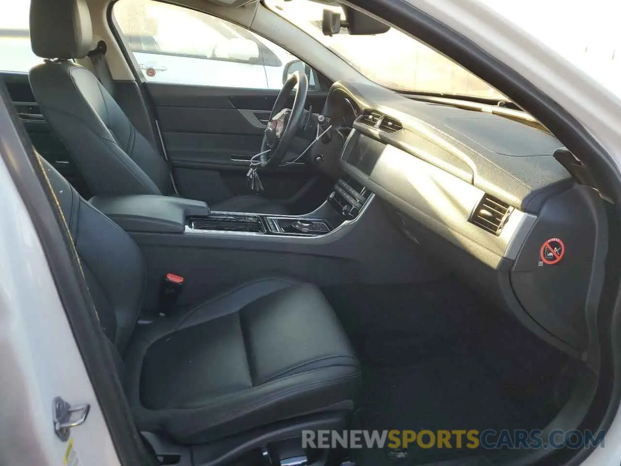 5 Photograph of a damaged car SAJBJ4FX3KCY78090 JAGUAR XF 2019