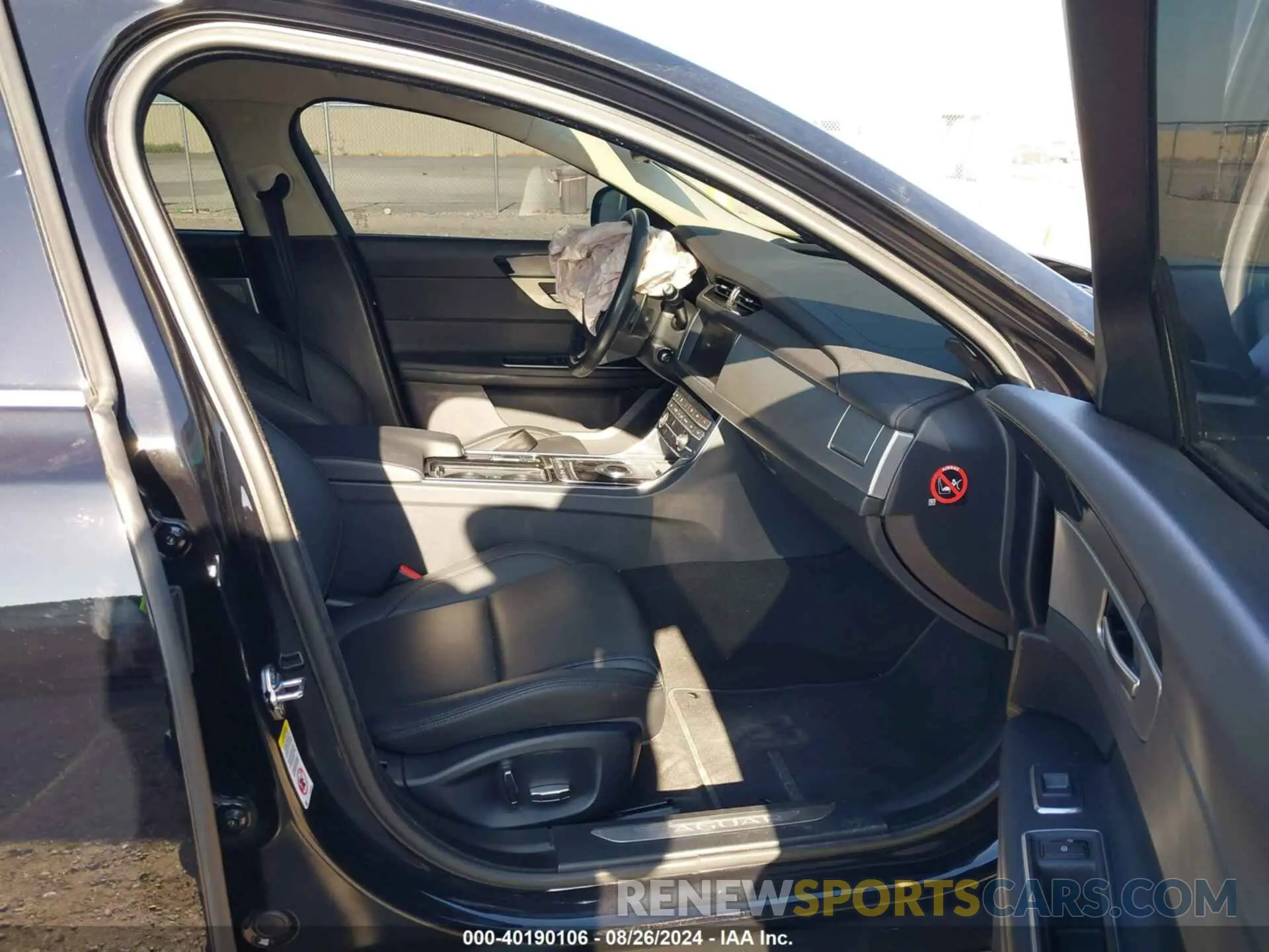 5 Photograph of a damaged car SAJBJ4FX7KCY79176 JAGUAR XF 2019