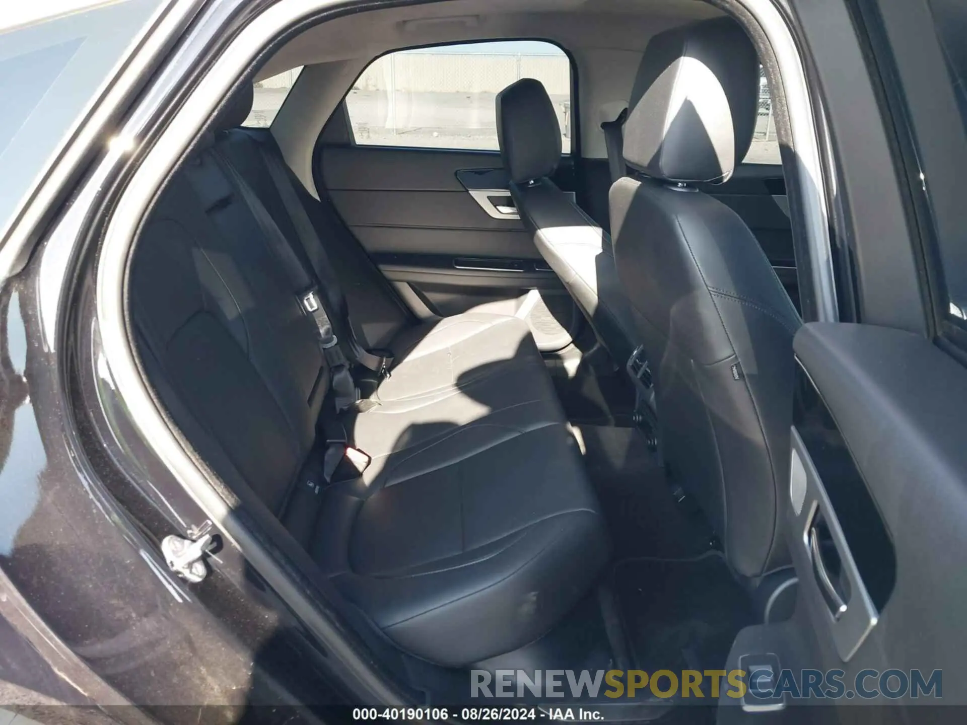 8 Photograph of a damaged car SAJBJ4FX7KCY79176 JAGUAR XF 2019
