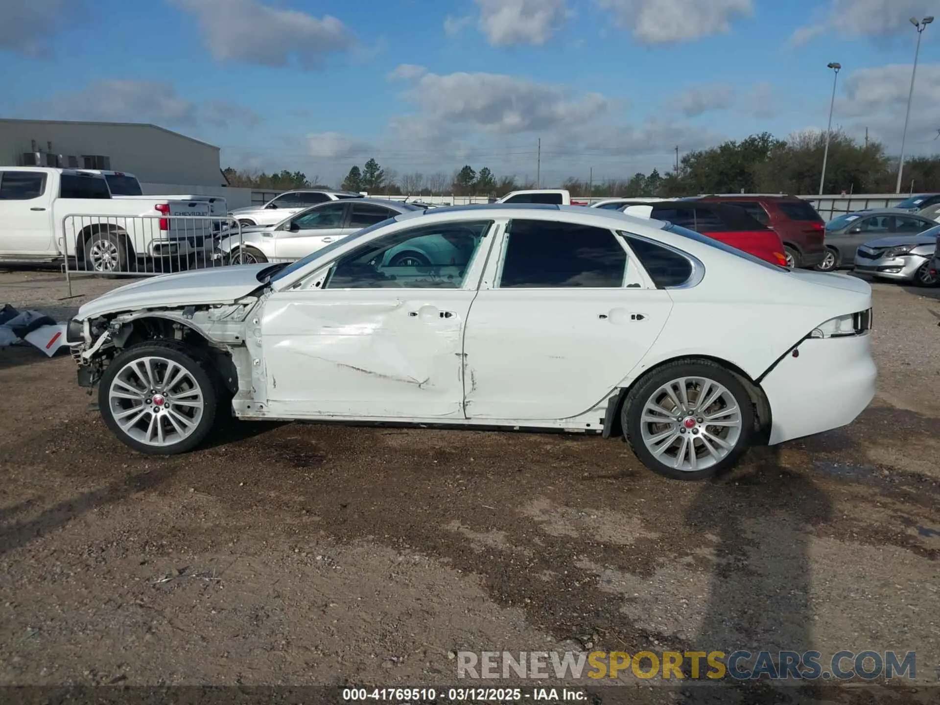 15 Photograph of a damaged car SAJBD4FX5LCY83283 JAGUAR XF 2020