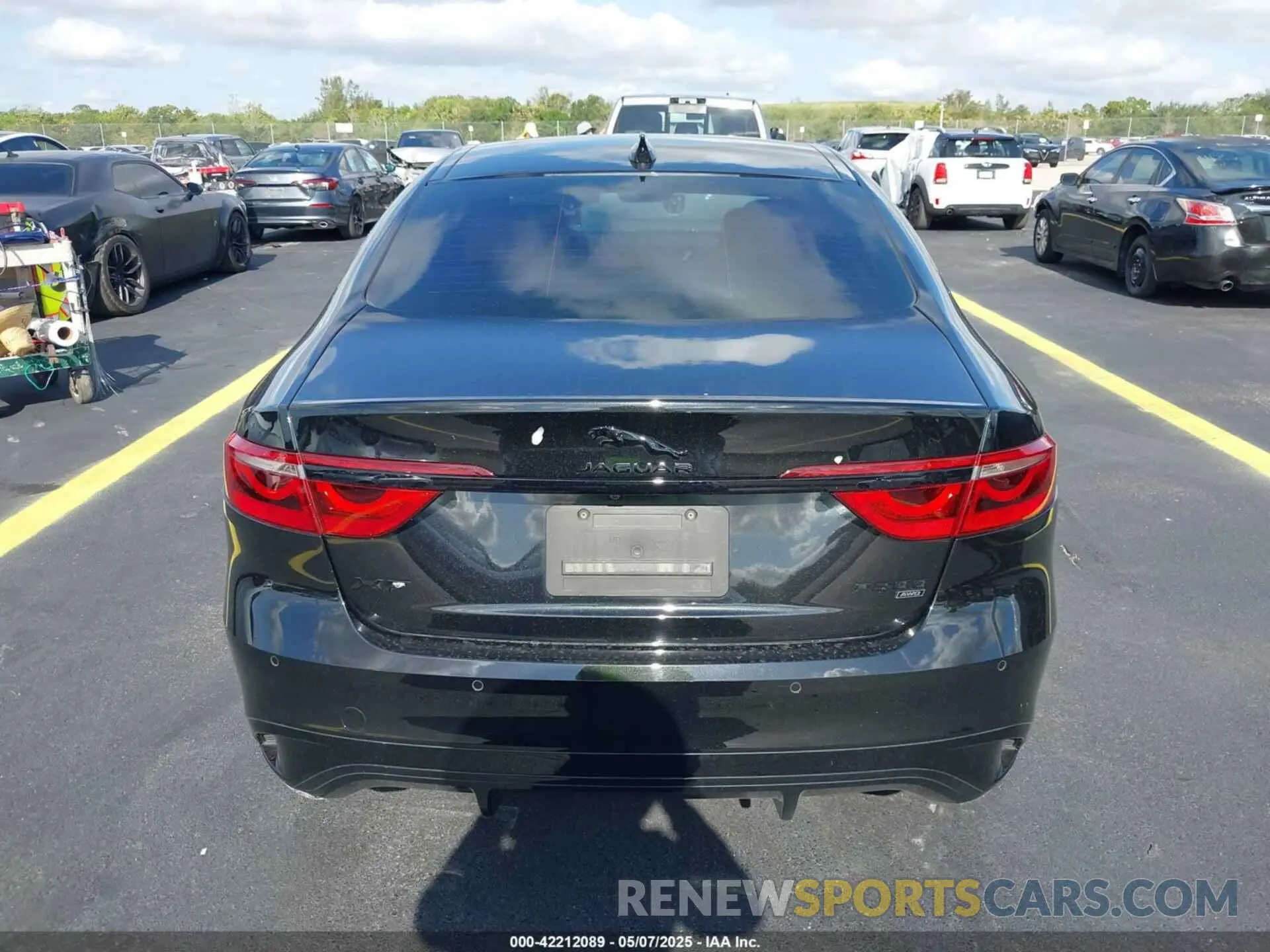 16 Photograph of a damaged car SAJBL4GX3MCY88730 JAGUAR XF 2021