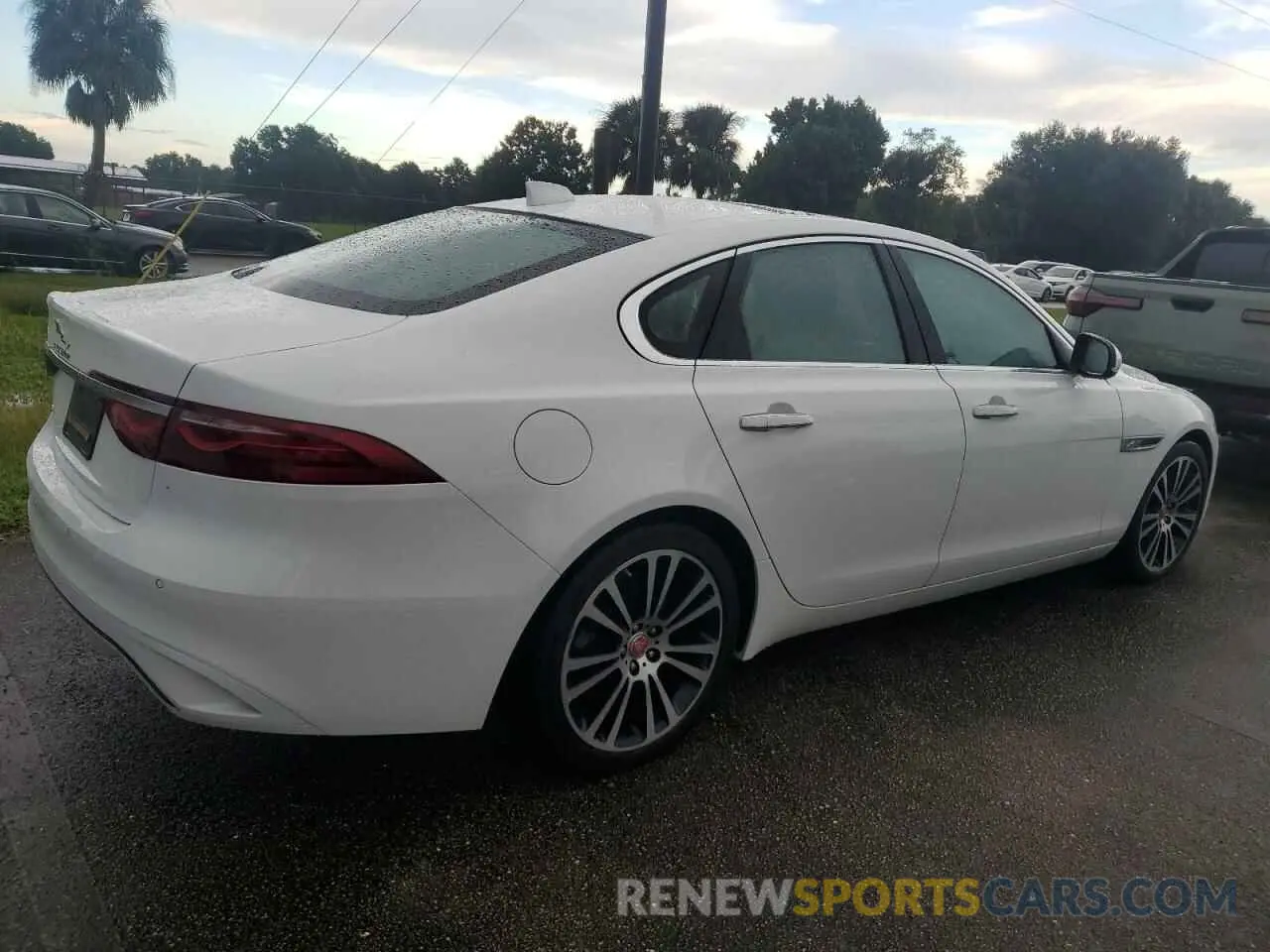3 Photograph of a damaged car SAJBG4FX4NCY90817 JAGUAR XF 2022