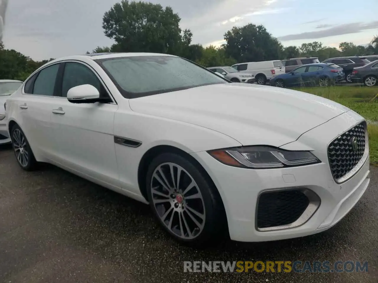 4 Photograph of a damaged car SAJBG4FX4NCY90817 JAGUAR XF 2022