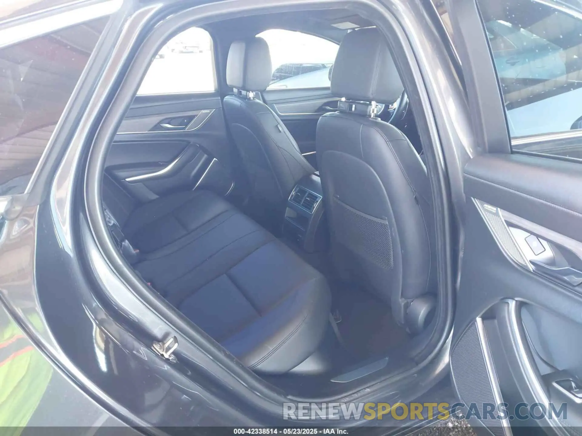 8 Photograph of a damaged car SAJBG4FX4NCY92115 JAGUAR XF 2022