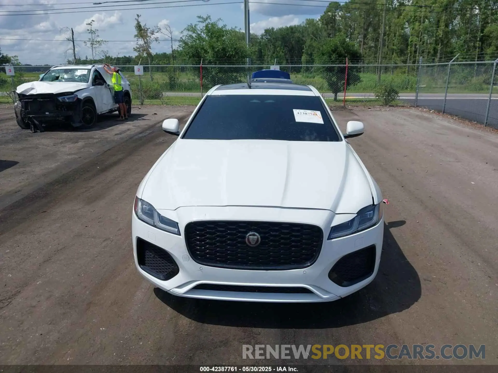 12 Photograph of a damaged car SAJBG4FX6NCY91189 JAGUAR XF 2022