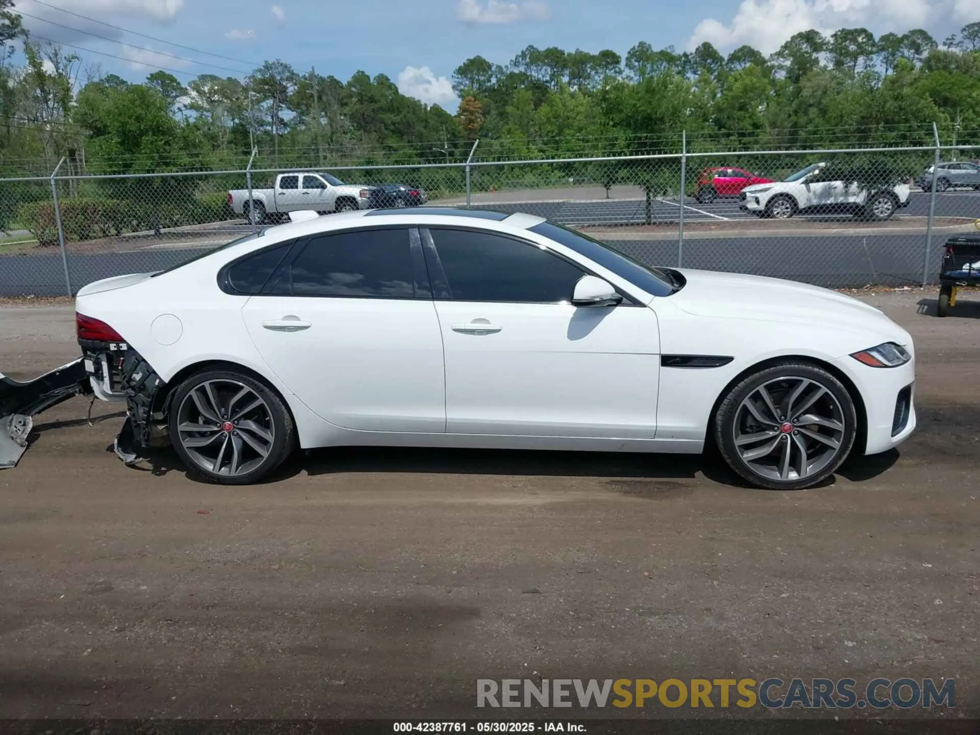 13 Photograph of a damaged car SAJBG4FX6NCY91189 JAGUAR XF 2022