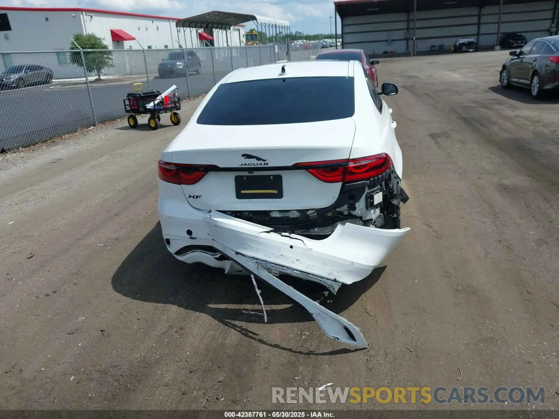 16 Photograph of a damaged car SAJBG4FX6NCY91189 JAGUAR XF 2022