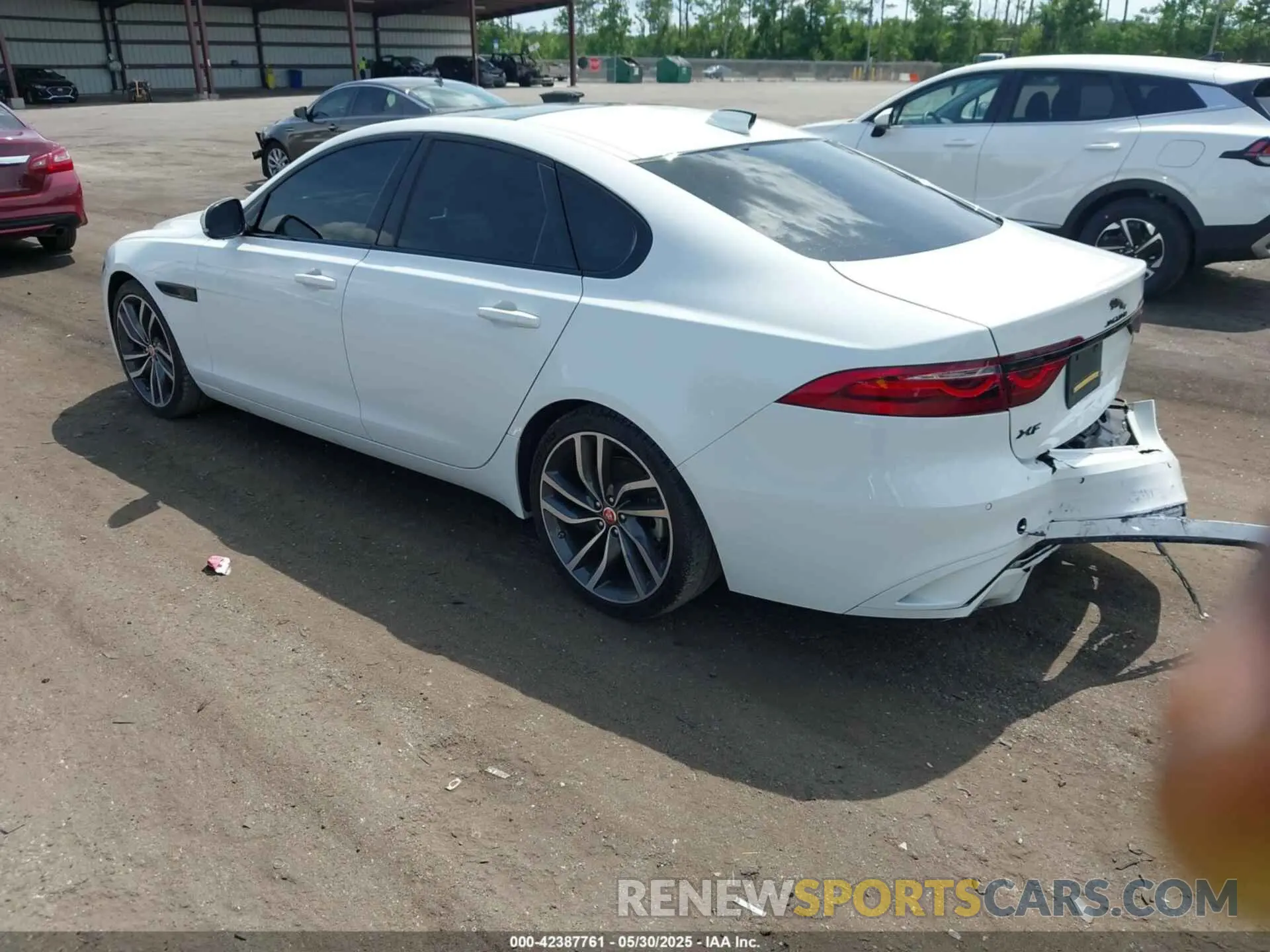 3 Photograph of a damaged car SAJBG4FX6NCY91189 JAGUAR XF 2022
