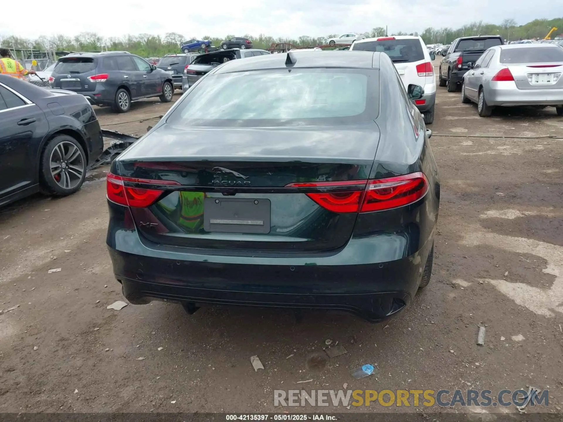 17 Photograph of a damaged car SAJBL4GXXPCY93265 JAGUAR XF 2023