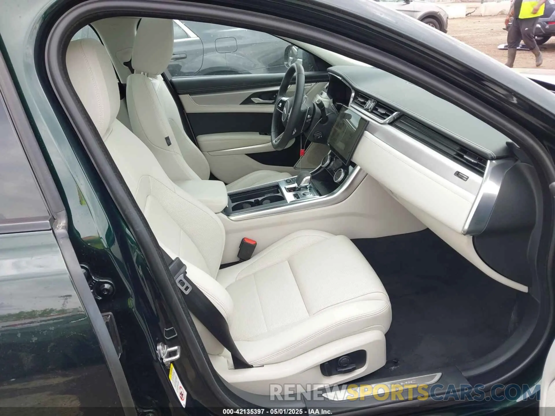 5 Photograph of a damaged car SAJBL4GXXPCY93265 JAGUAR XF 2023