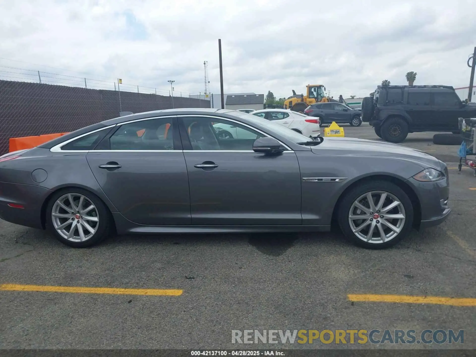 13 Photograph of a damaged car SAJWA1C70K8W18186 JAGUAR XJ 2019