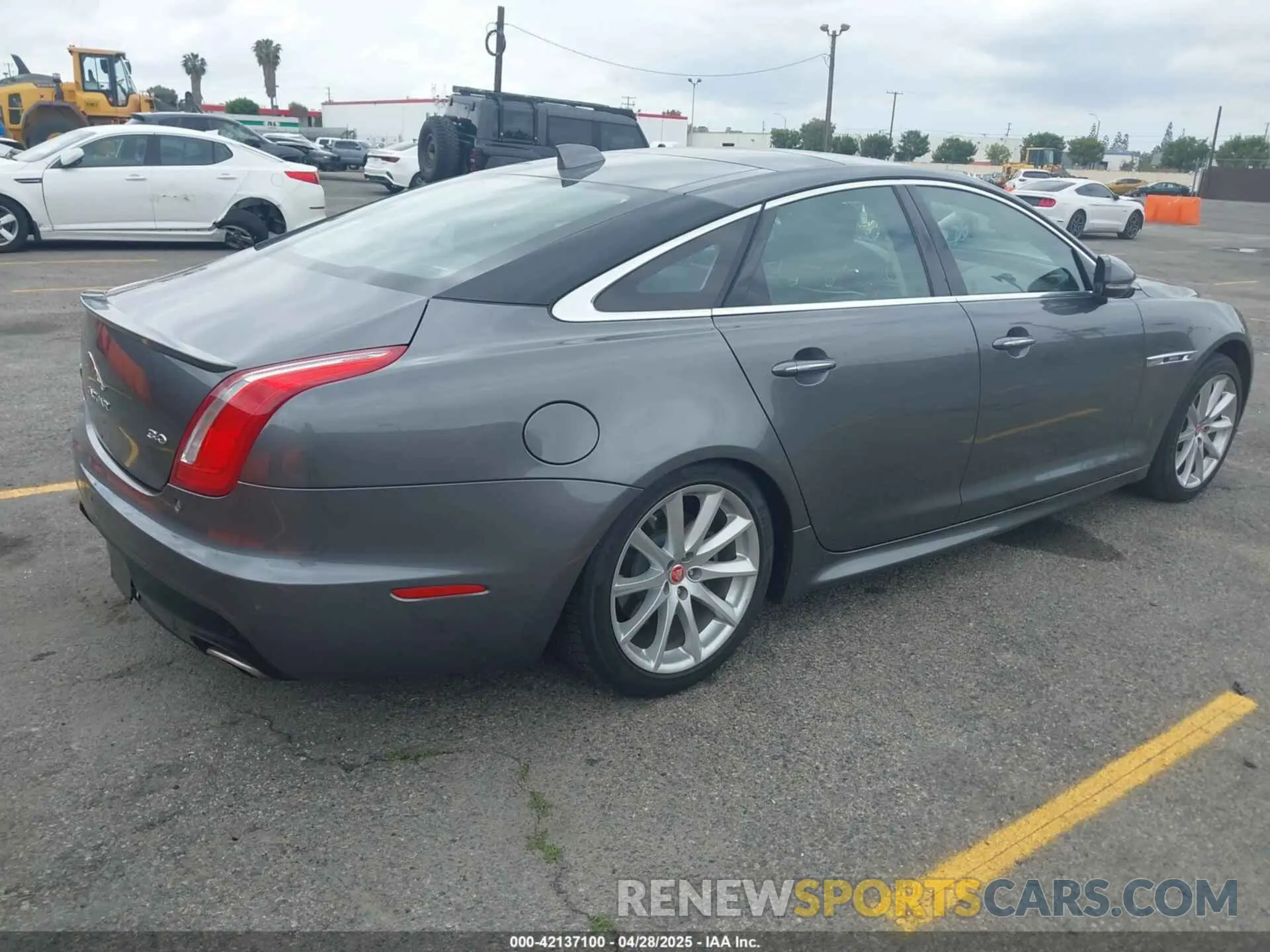 4 Photograph of a damaged car SAJWA1C70K8W18186 JAGUAR XJ 2019