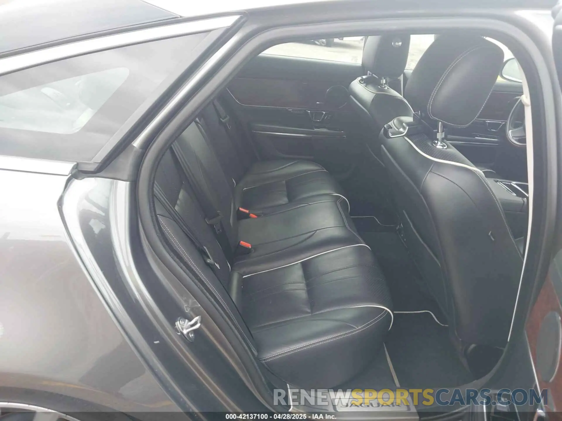 8 Photograph of a damaged car SAJWA1C70K8W18186 JAGUAR XJ 2019
