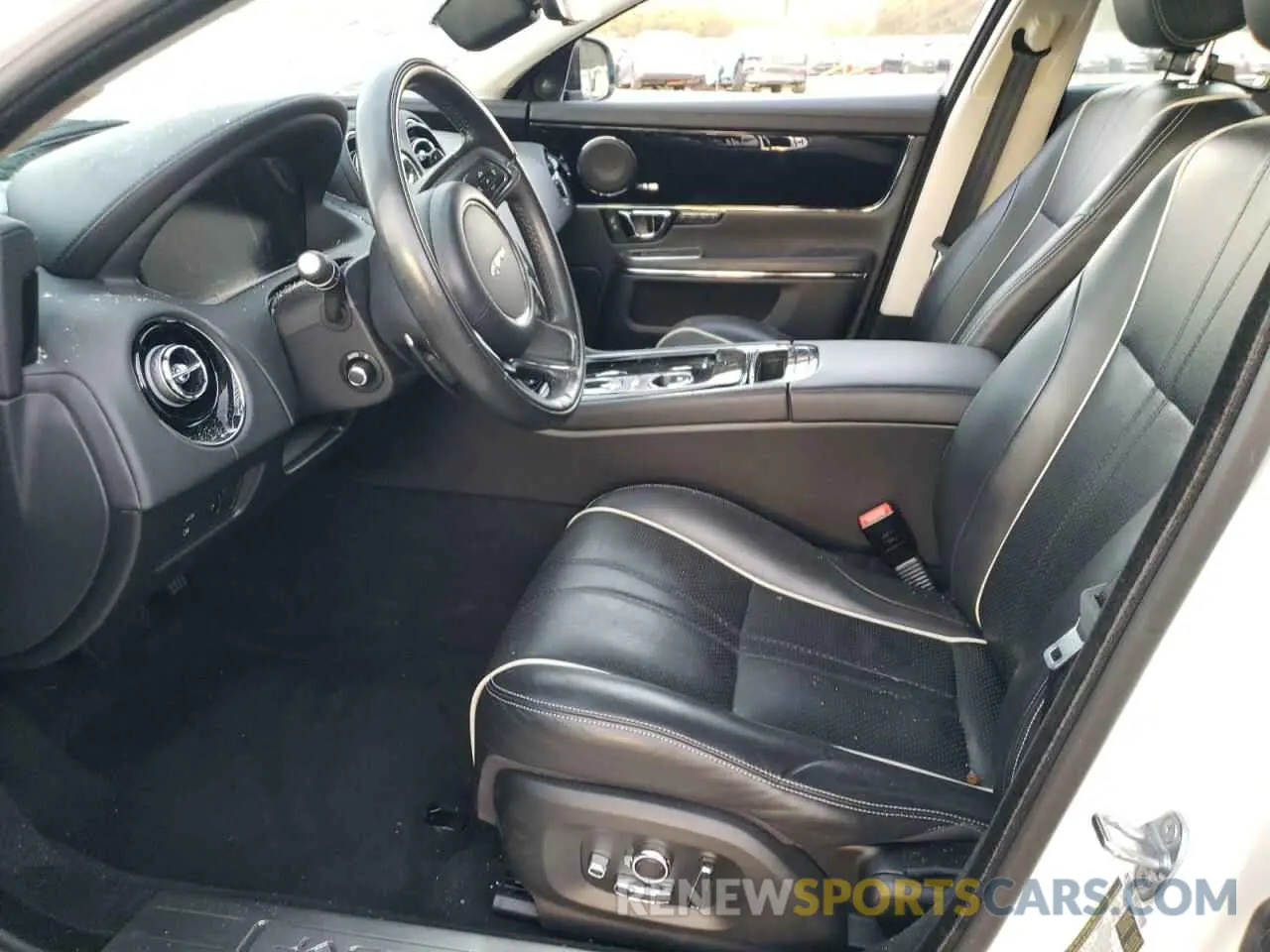 7 Photograph of a damaged car SAJWA1C73K8W19459 JAGUAR XJ 2019