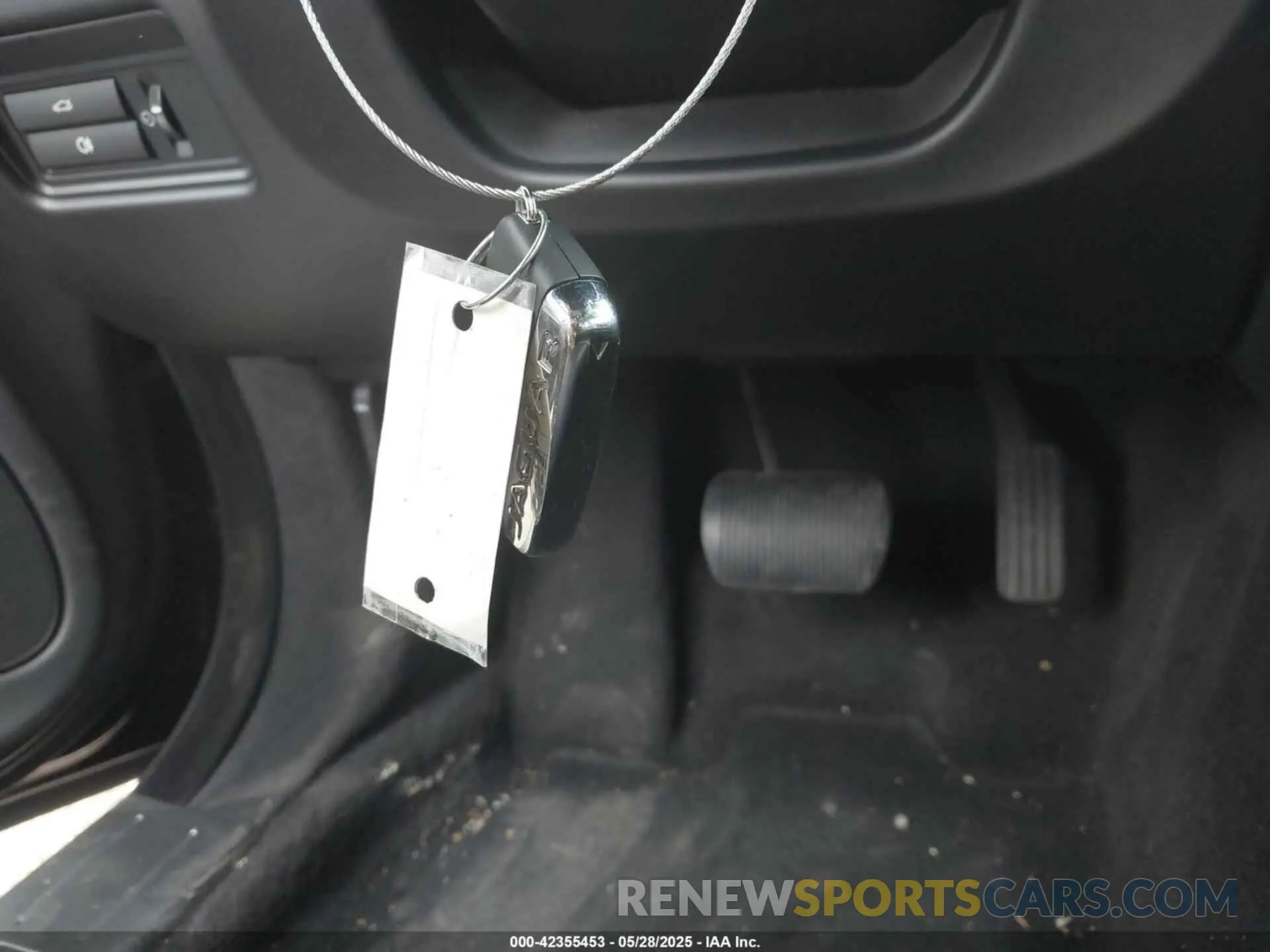 11 Photograph of a damaged car SAJWA1C74K8W22094 JAGUAR XJ 2019