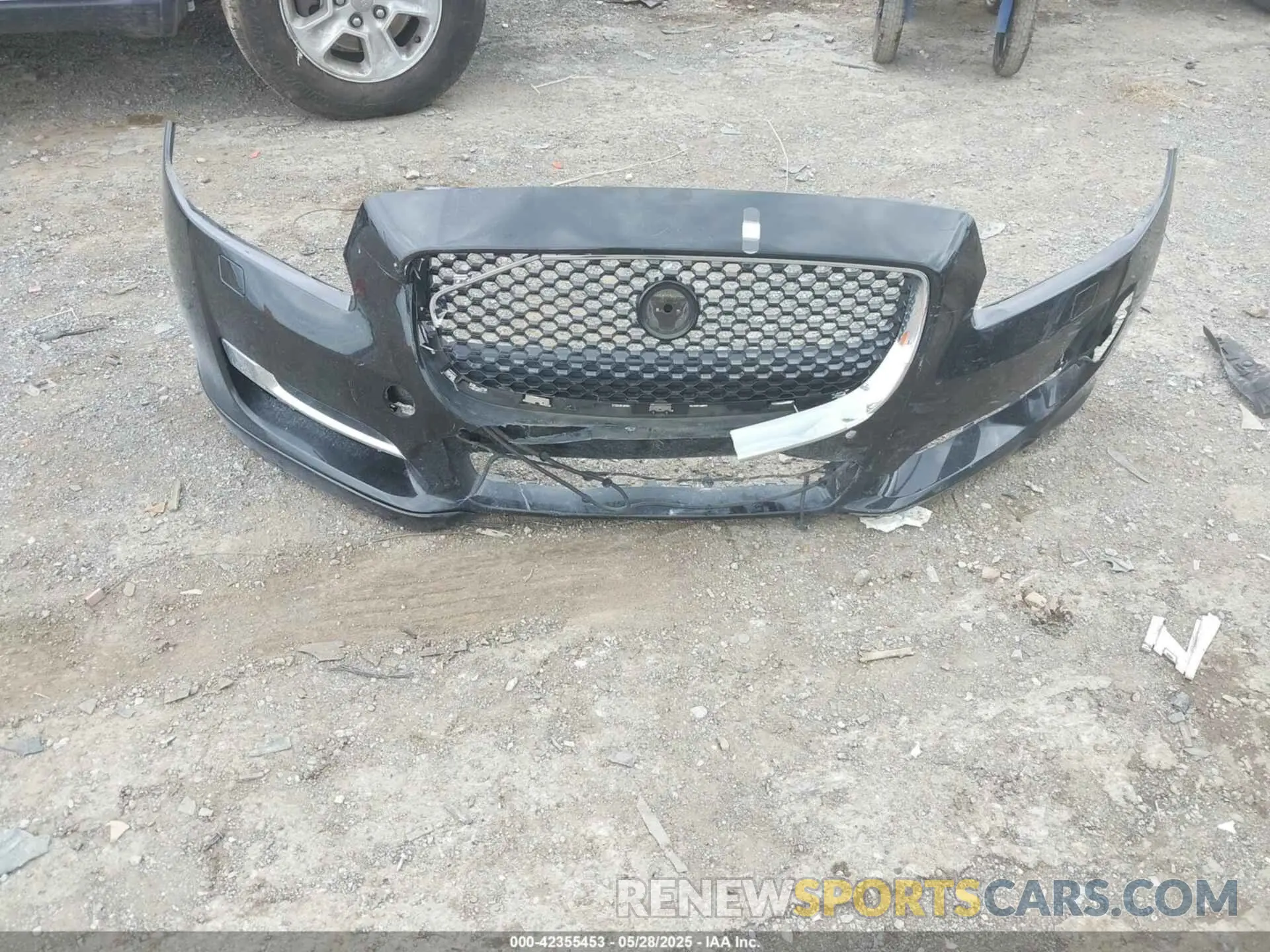 12 Photograph of a damaged car SAJWA1C74K8W22094 JAGUAR XJ 2019