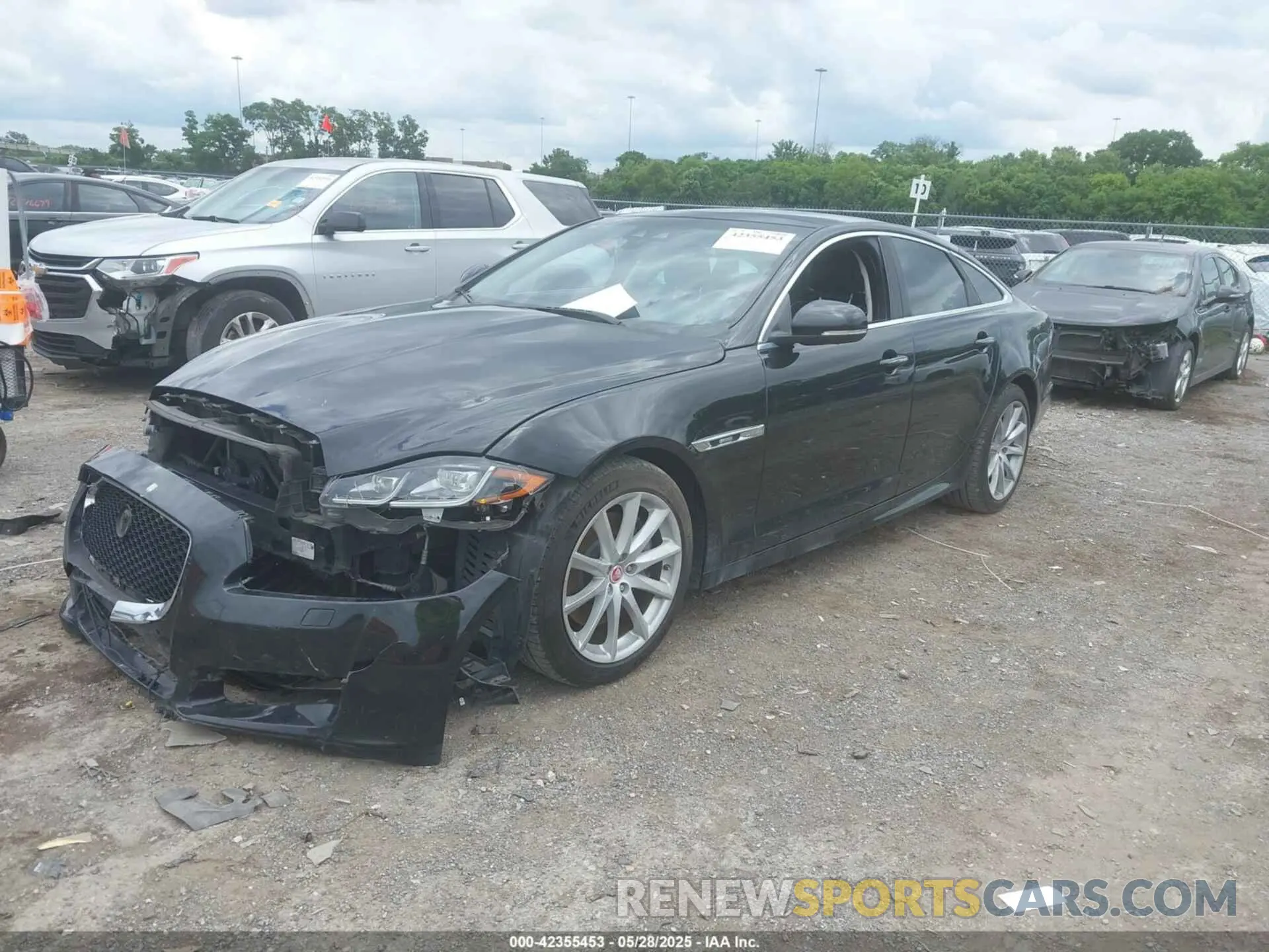2 Photograph of a damaged car SAJWA1C74K8W22094 JAGUAR XJ 2019